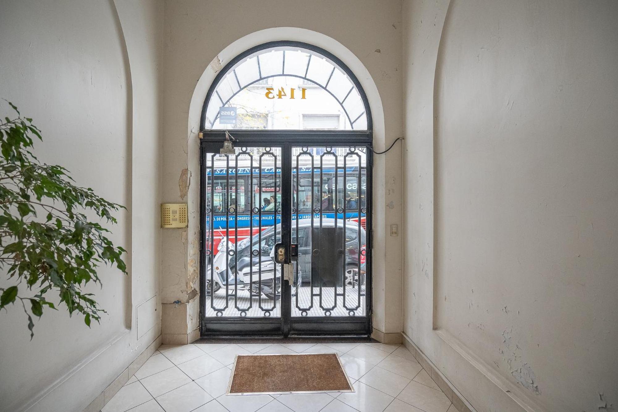 Departamento Centrico Y Remodelado En Recoleta - Teatro Colon * Buenos Aires