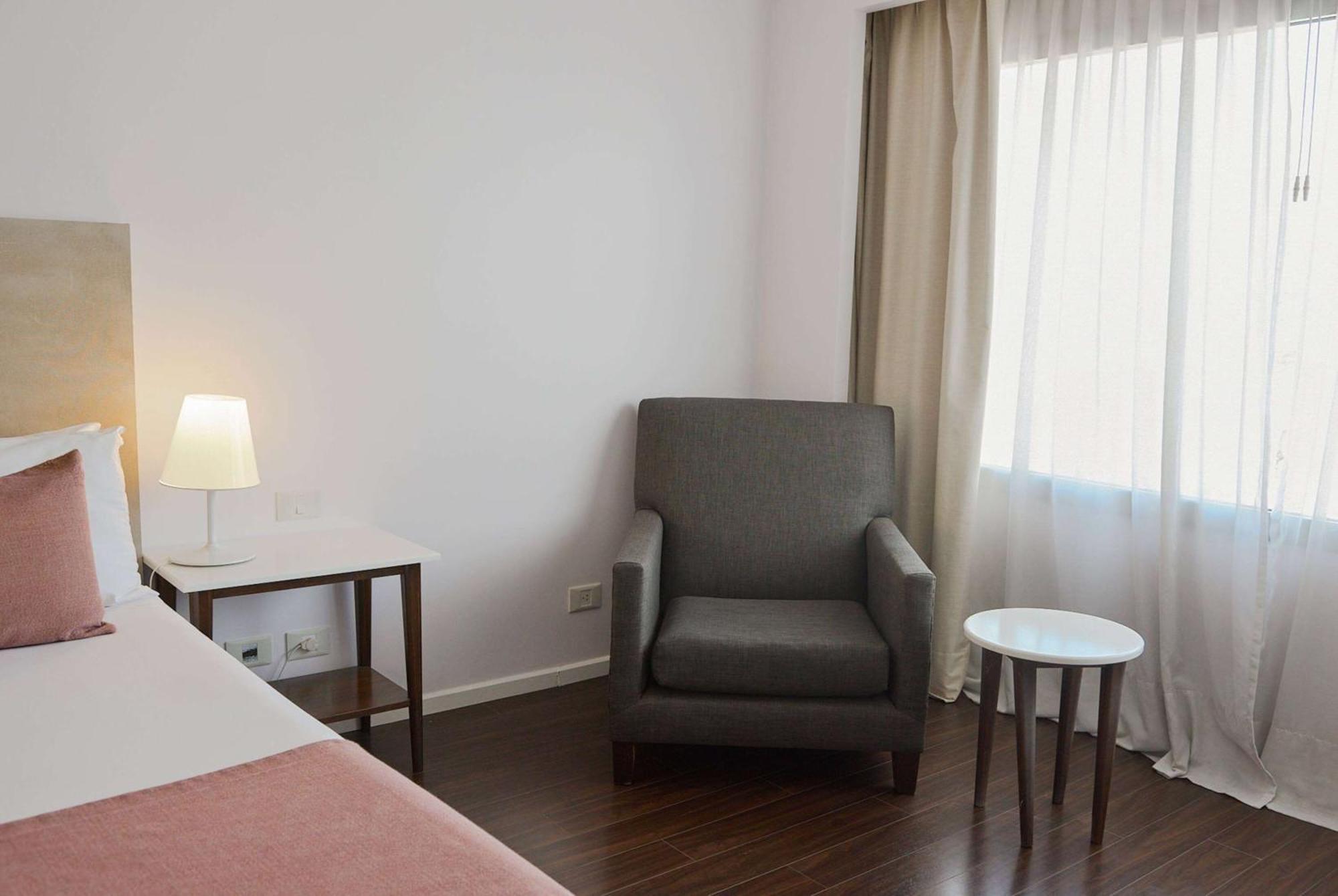 Dazzler By Wyndham Recoleta Hotel 4*
