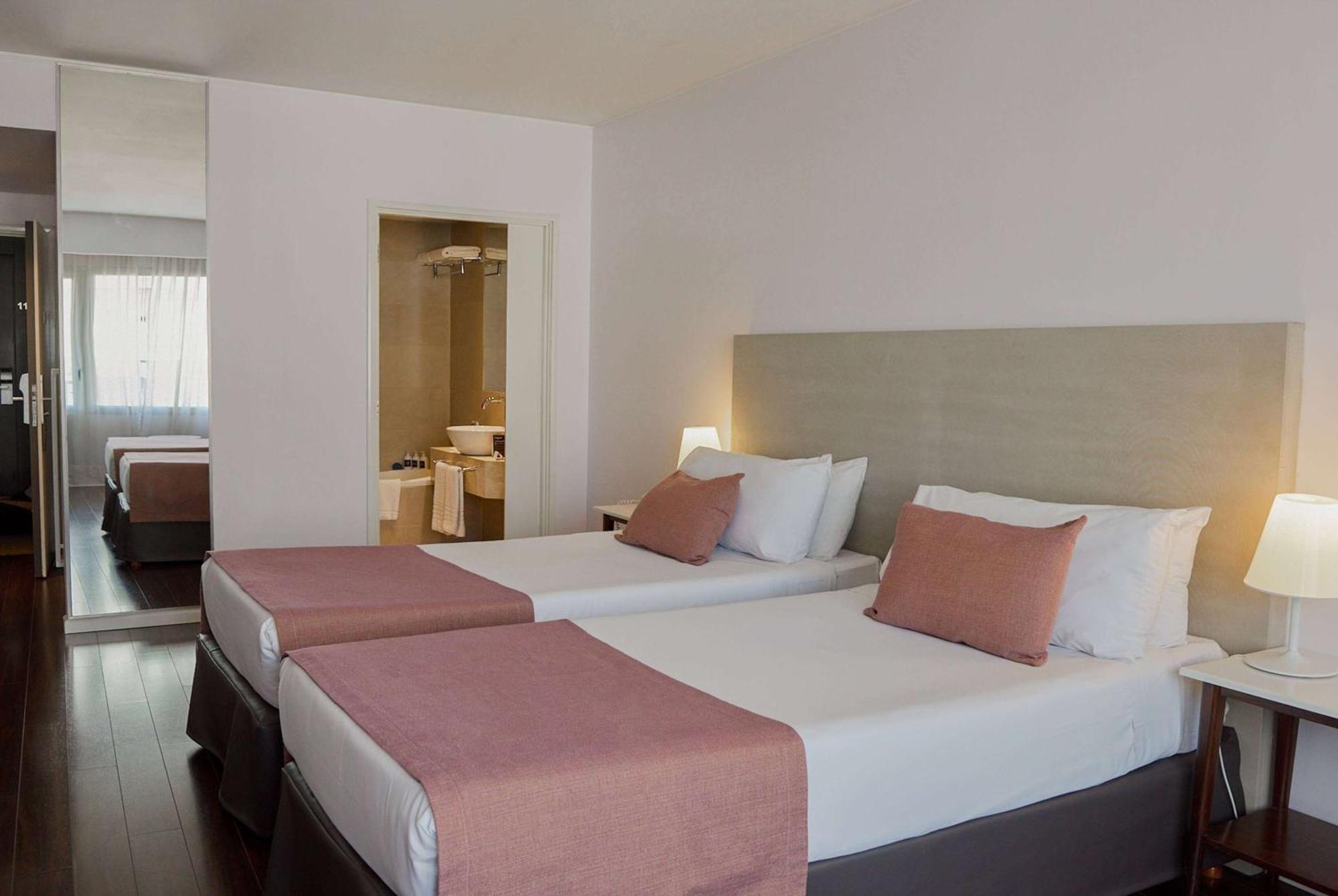 Hotel Dazzler By Wyndham Recoleta 4*