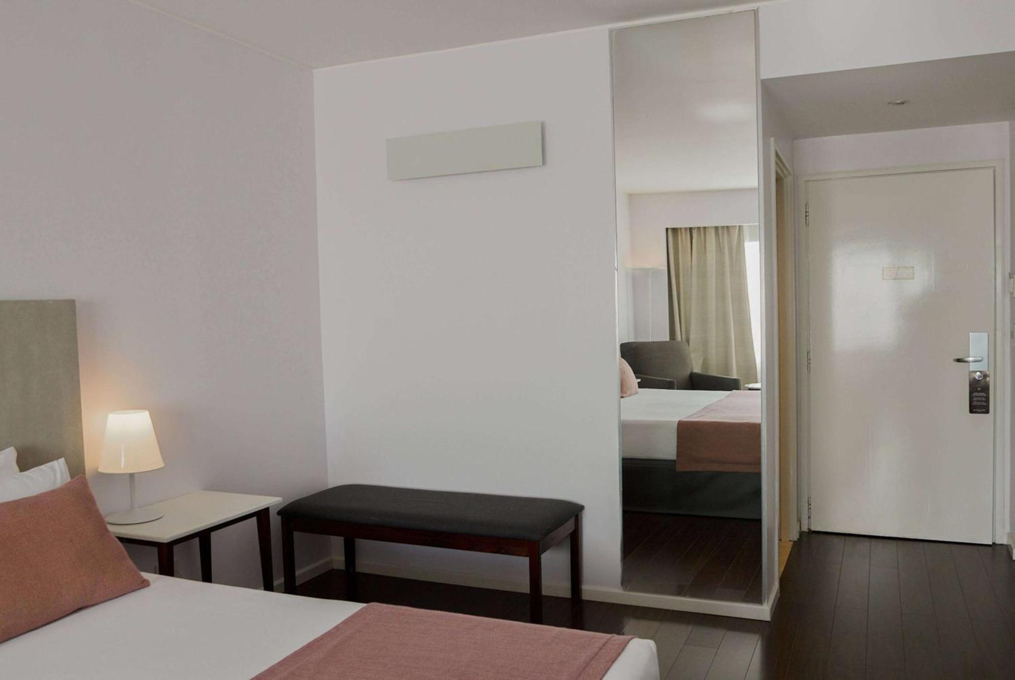Dazzler By Wyndham Recoleta Hotel