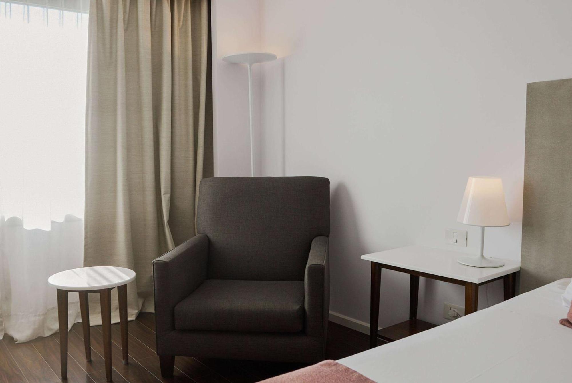Hotel Dazzler By Wyndham Recoleta