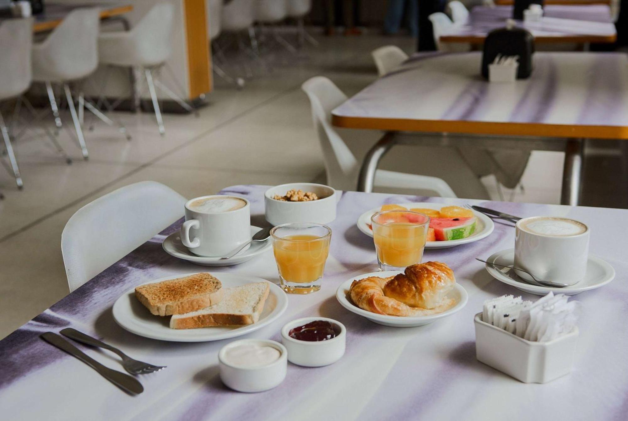 Dazzler By Wyndham Recoleta Hotel 4*