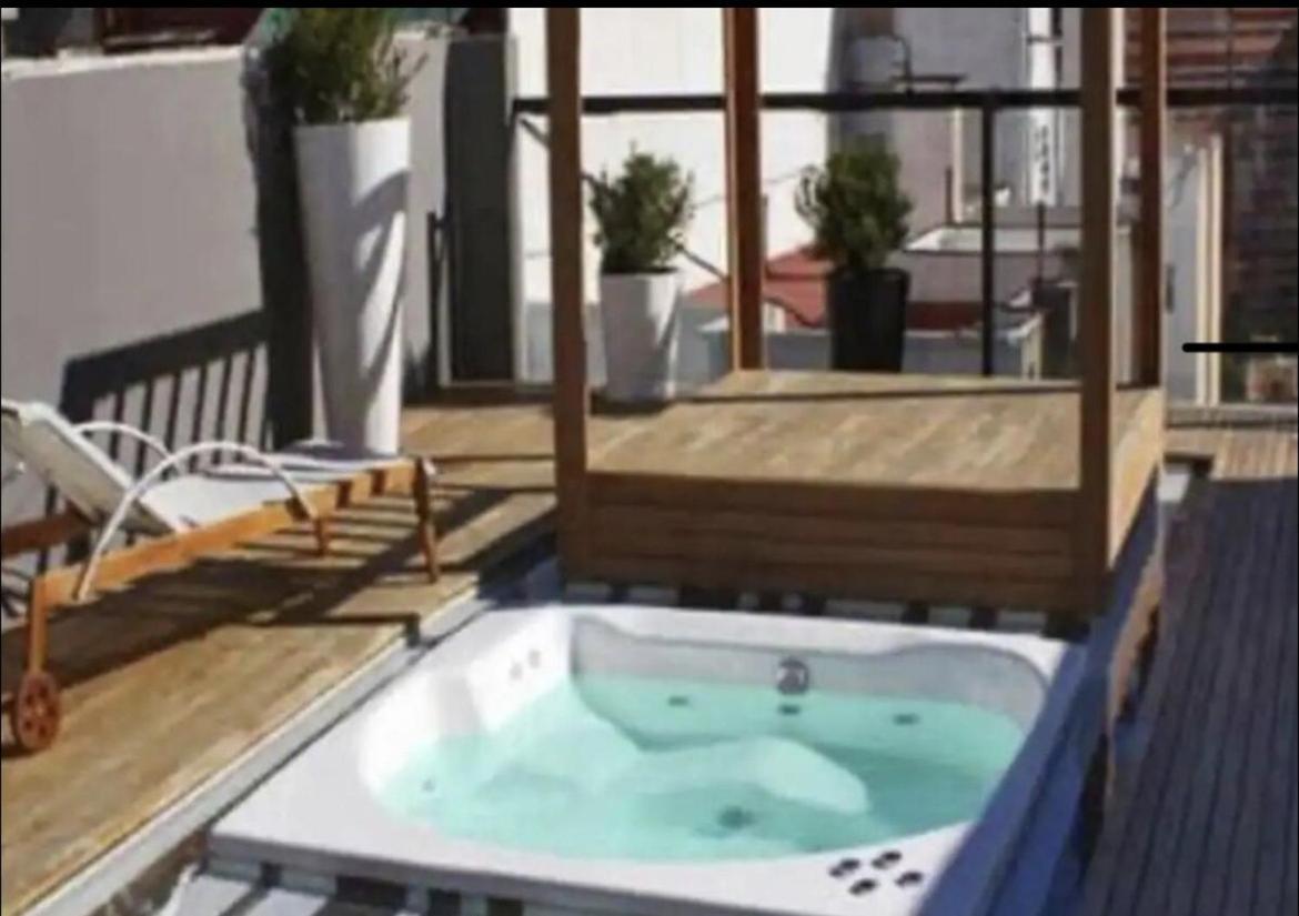 Moderno Con Piscina, Y Jacuzzi En Recoleta Apartamento
