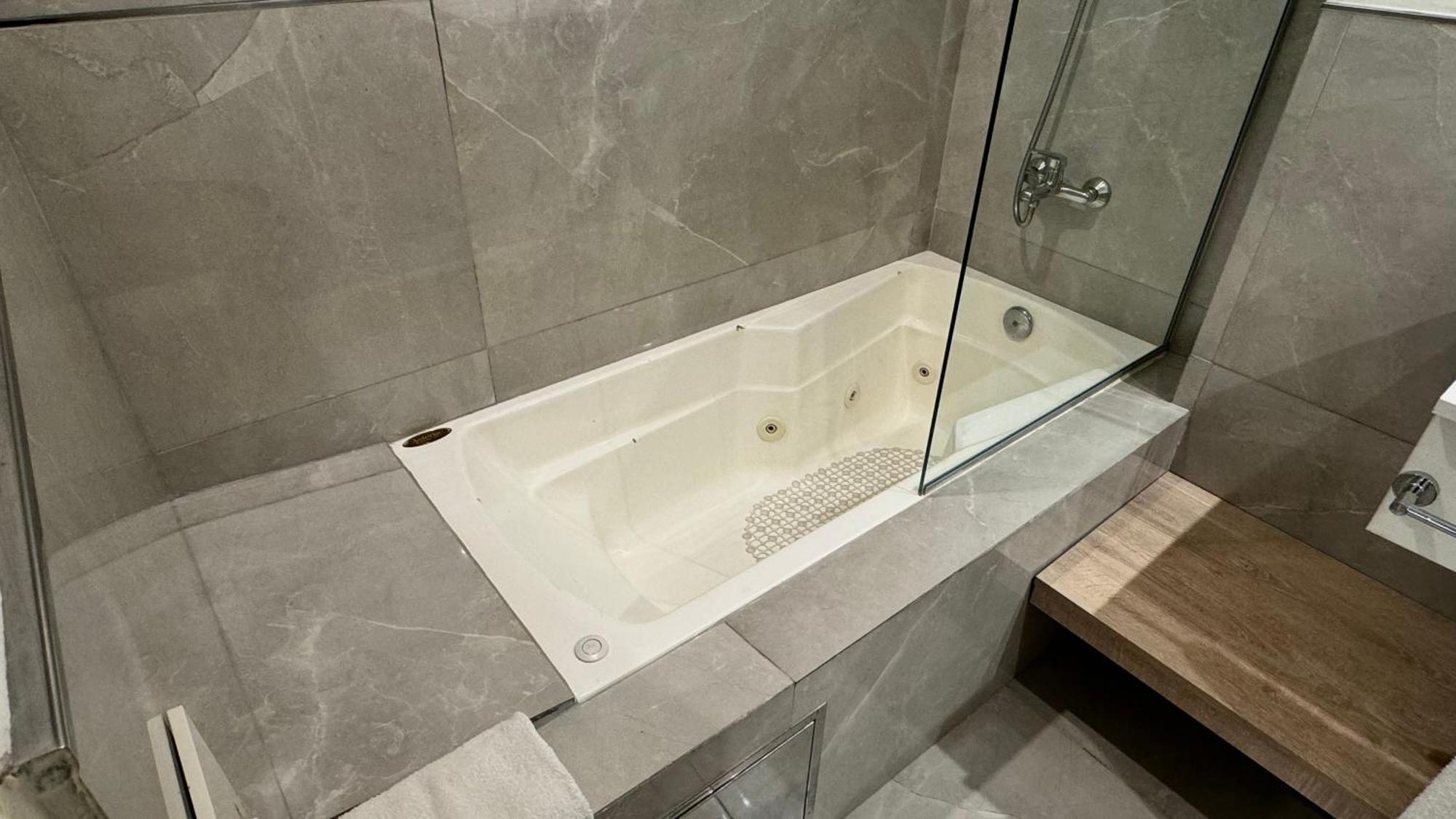 Hotel Gardi & 4*