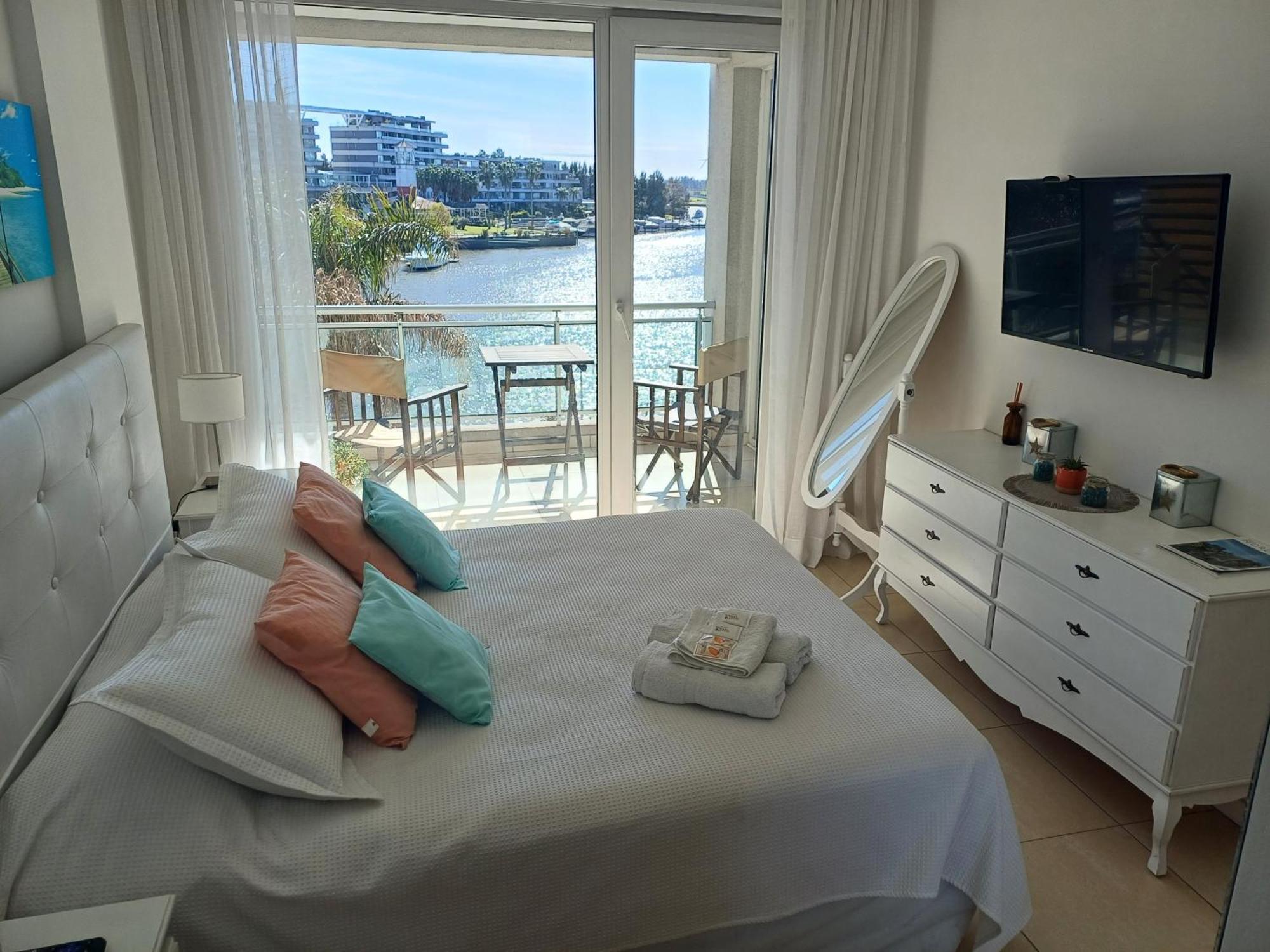 Departamentos Bahia Grande Nordelta Con Balcon Y Vista A La Bahia Piscina Opcional Arancelada!!