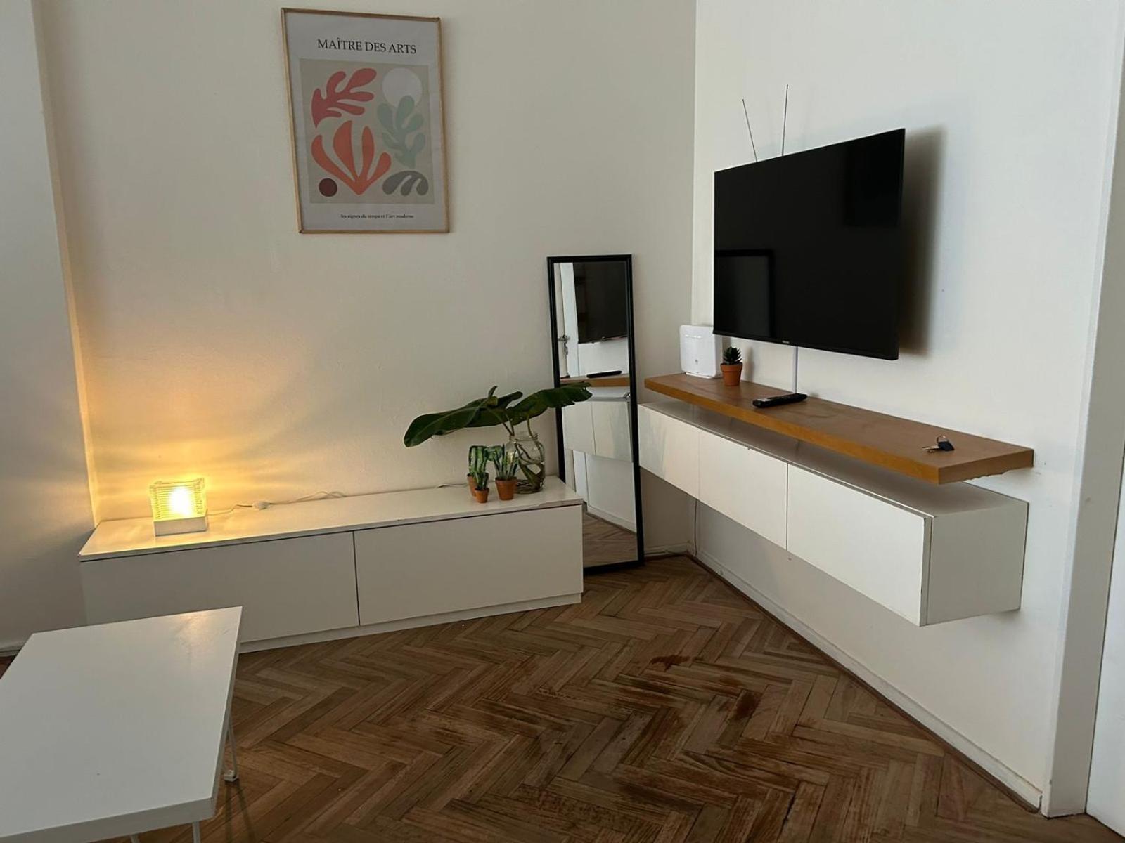 Apartment Amplio Divisible, Zona Movistar Arena Y Cerca De Palermo, 4 Pax *