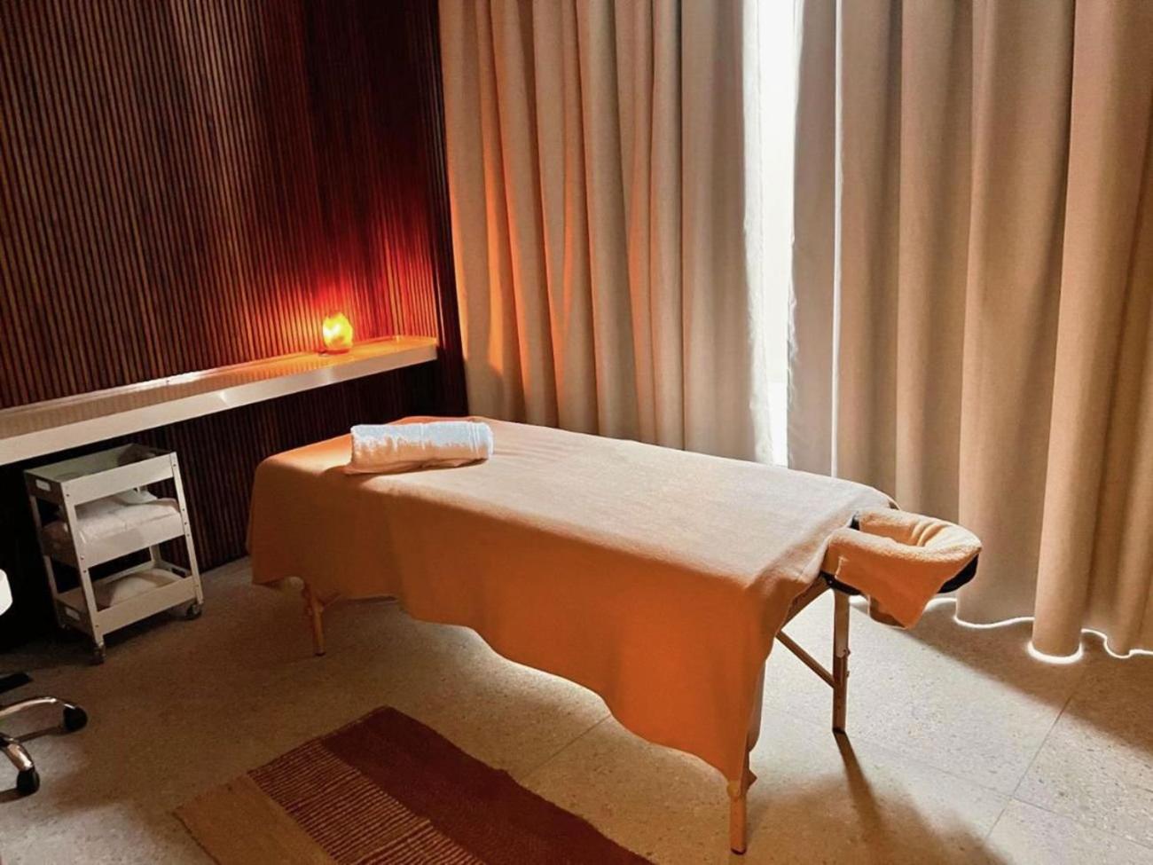 Stunning 1br W/ Pool, Gym, & Sauna Holiday home *