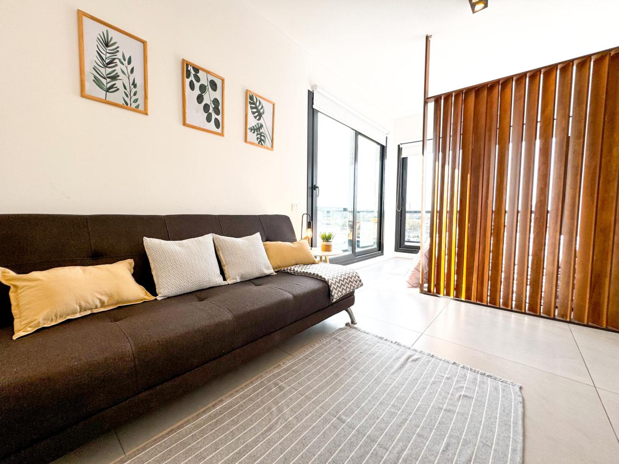 Hollywood Alto Apartment