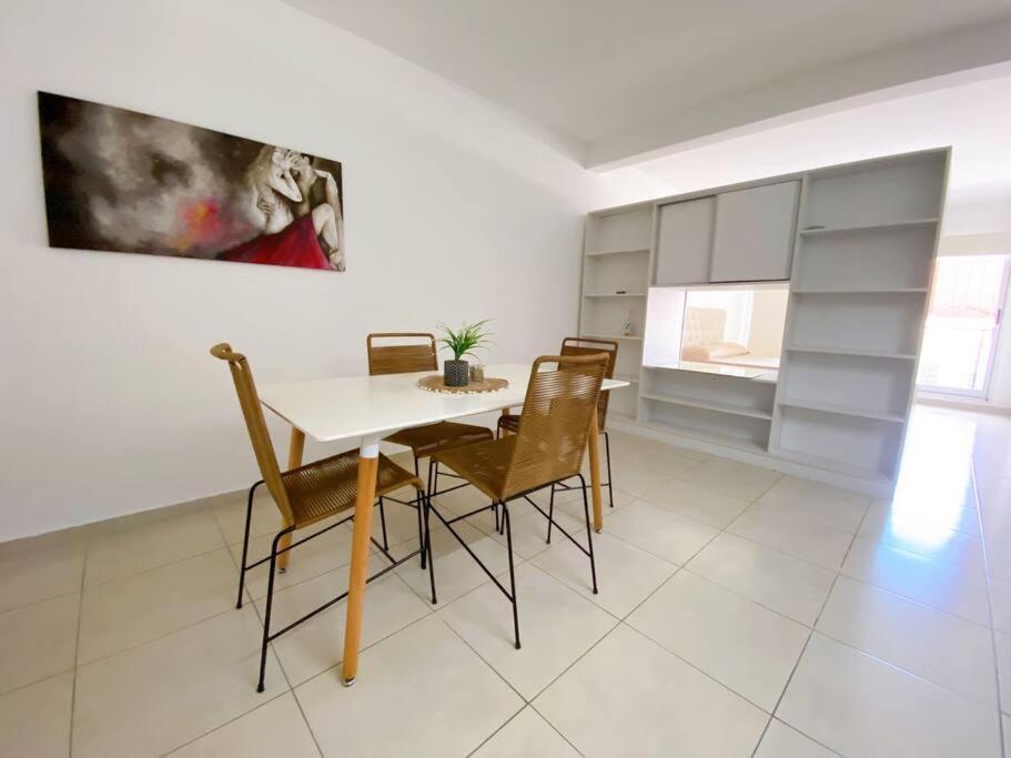 Amplio Studio, En Chacarita Apartment *