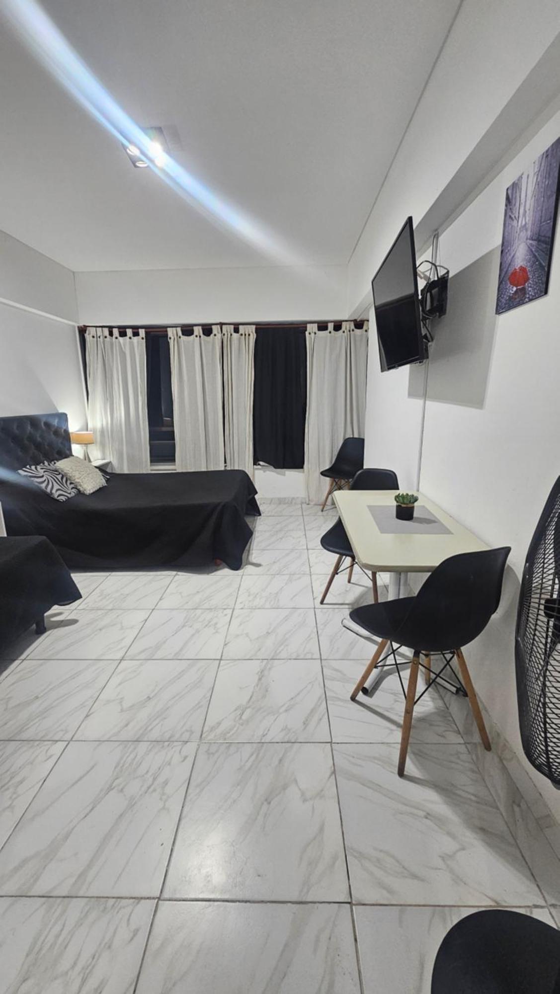 Hermoso Departamento Sobre Av. Corrientes Con Vistas Hacia La Ciudad *