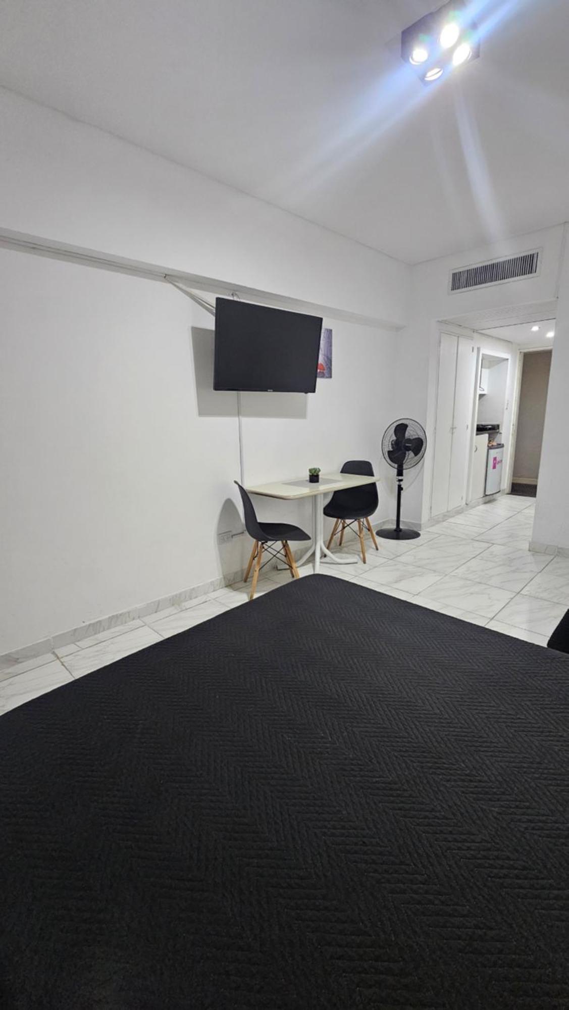 Hermoso Departamento Sobre Av. Corrientes Con Vistas Hacia La Ciudad *