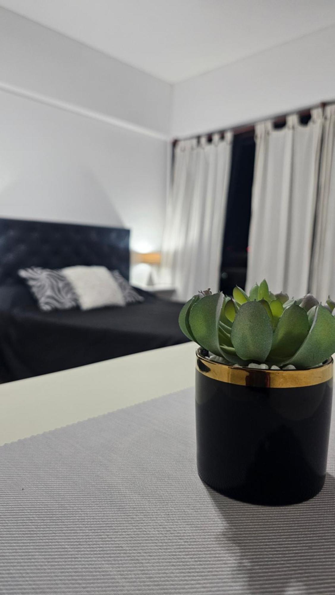 Hermoso Departamento Sobre Av. Corrientes Con Vistas Hacia La Ciudad Apartamento *