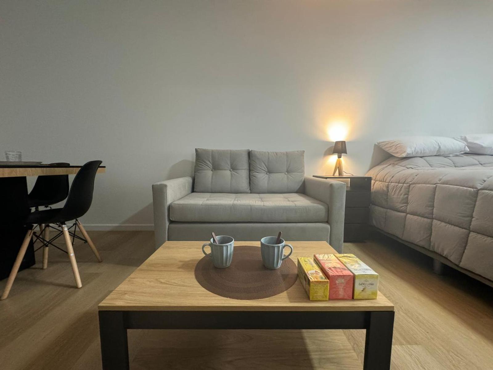 Thames Apartment *
