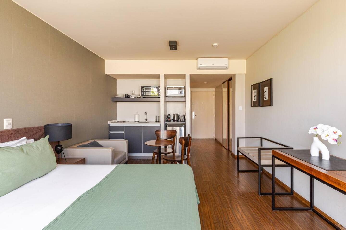 Live At Location Palermo Soho -t707- *