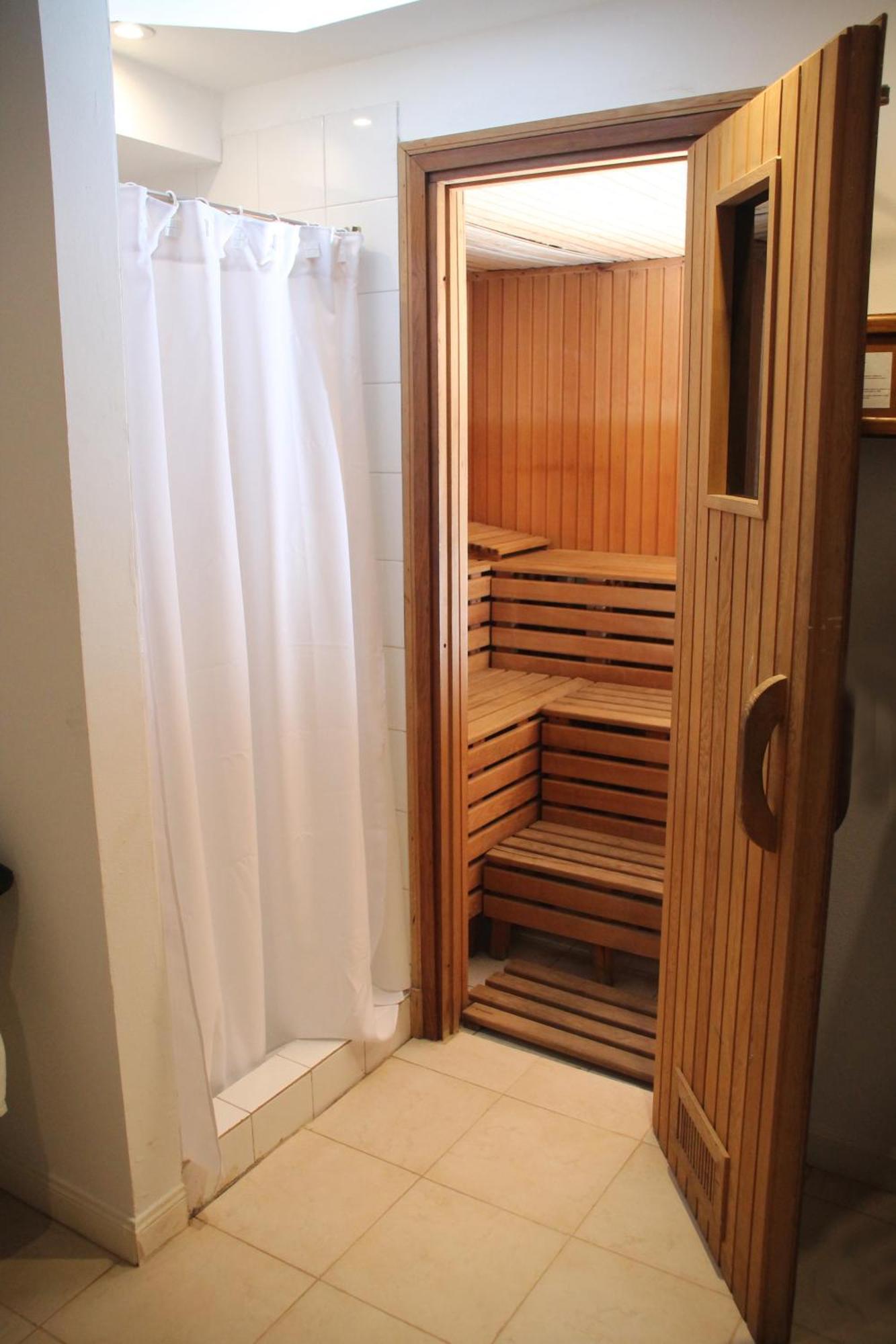 Hotel Gardi & 4*