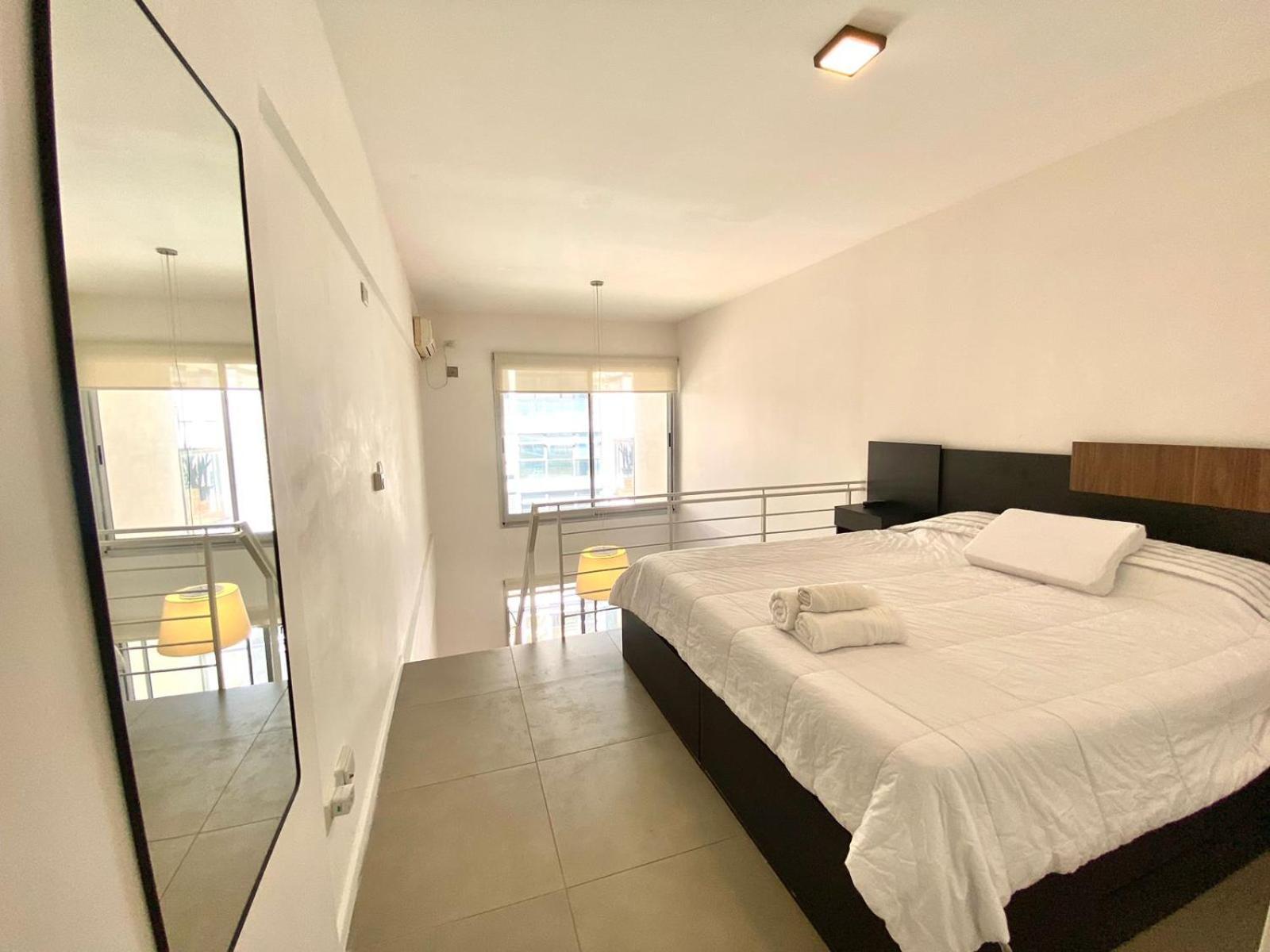 Bright Duplex Next To Rosedal Apartment