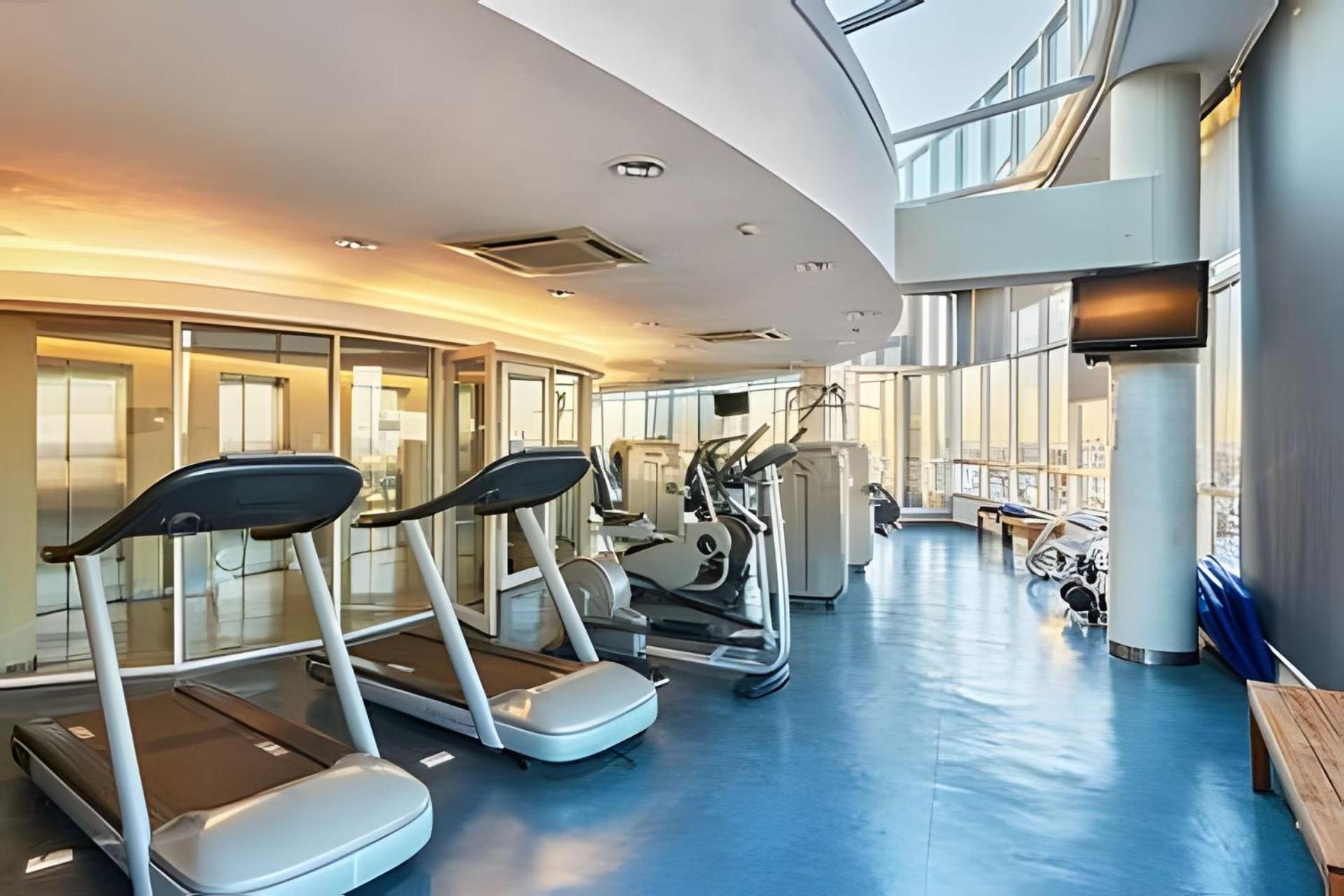 Con Piscina, Gym, Zona Infantil Y 300mb Wi-fi *