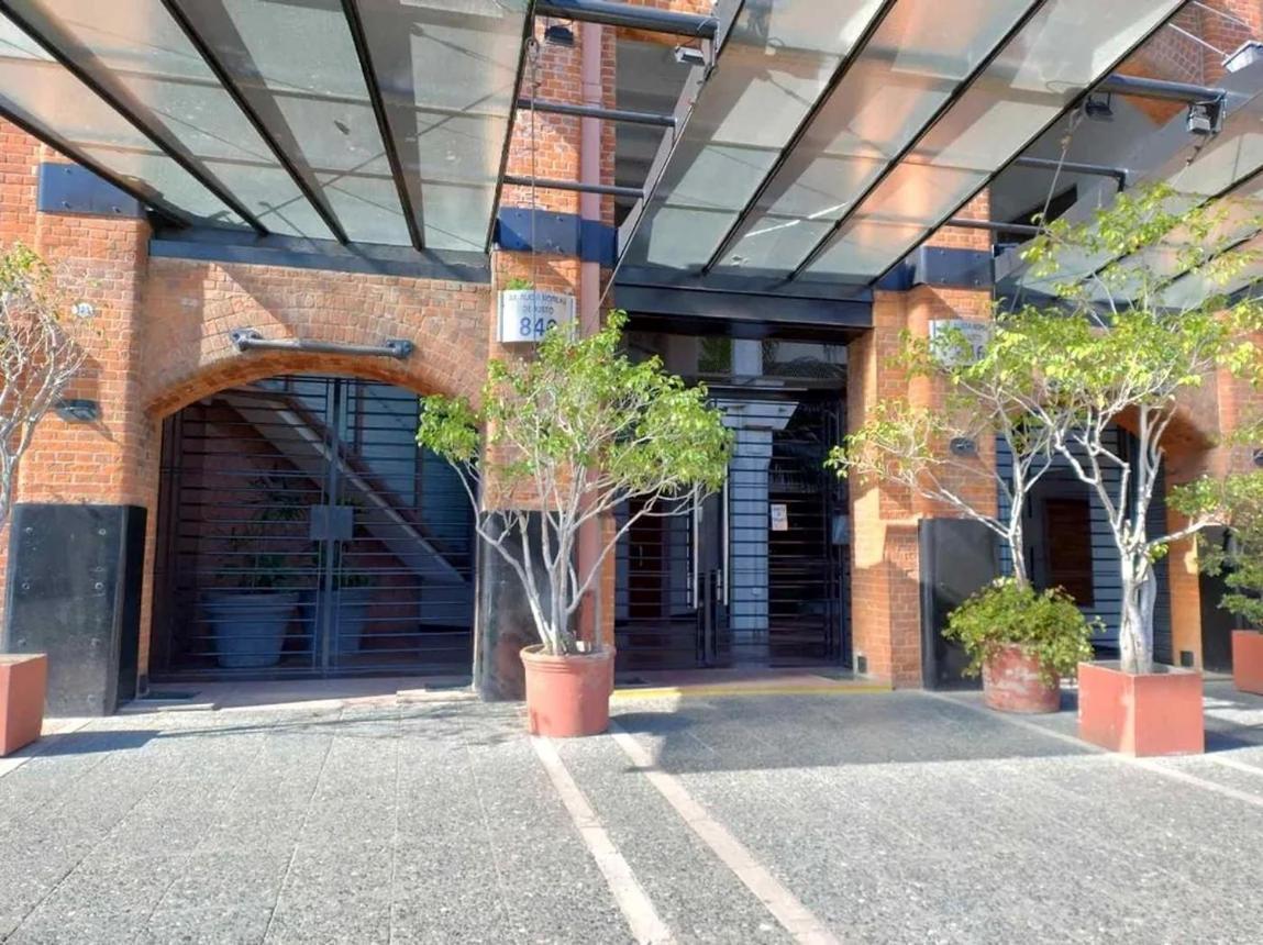 Puente De La Mujer Apartment *