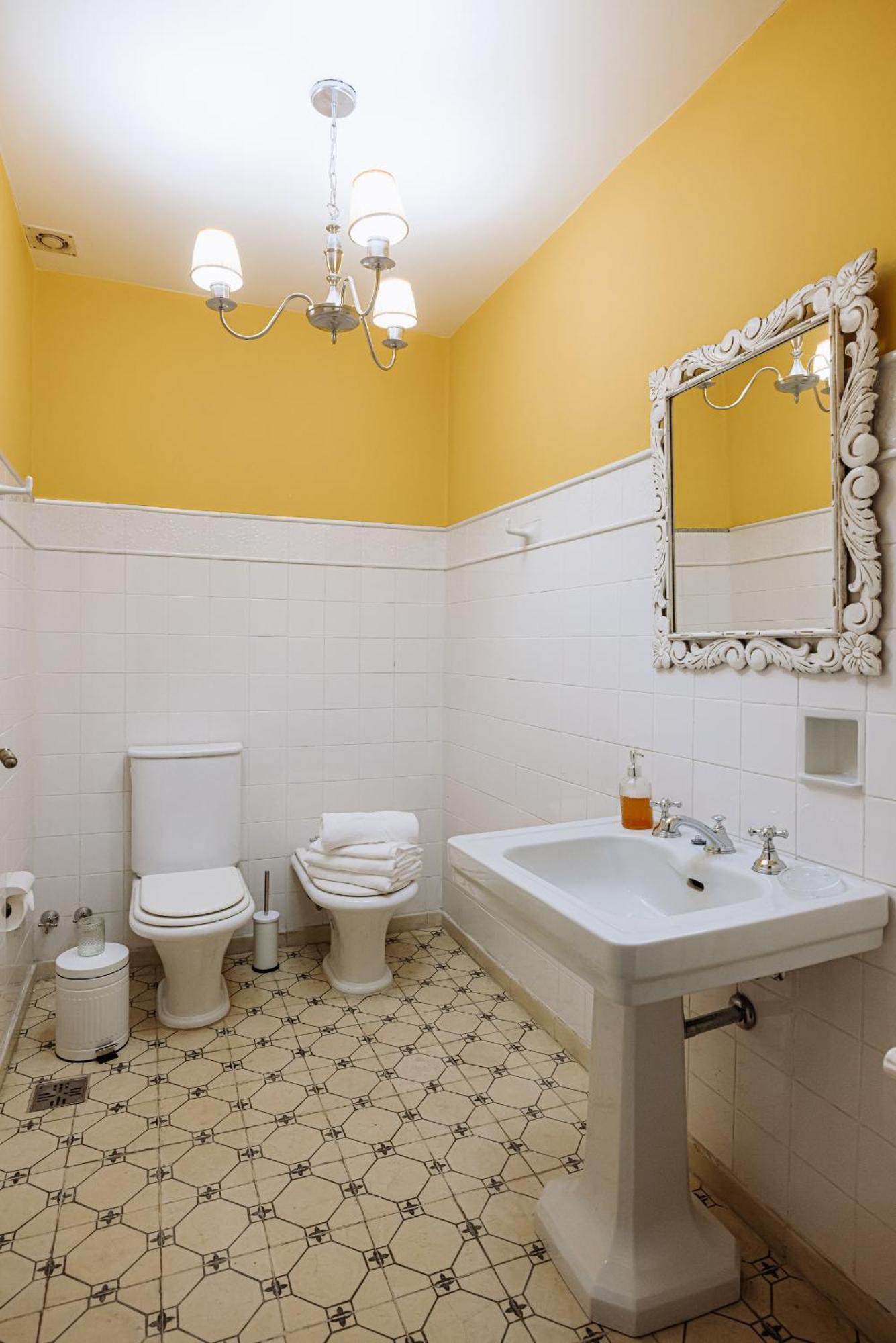 Luxurious 19th Century Mansion With Jacuzzy Y Cine Holiday home