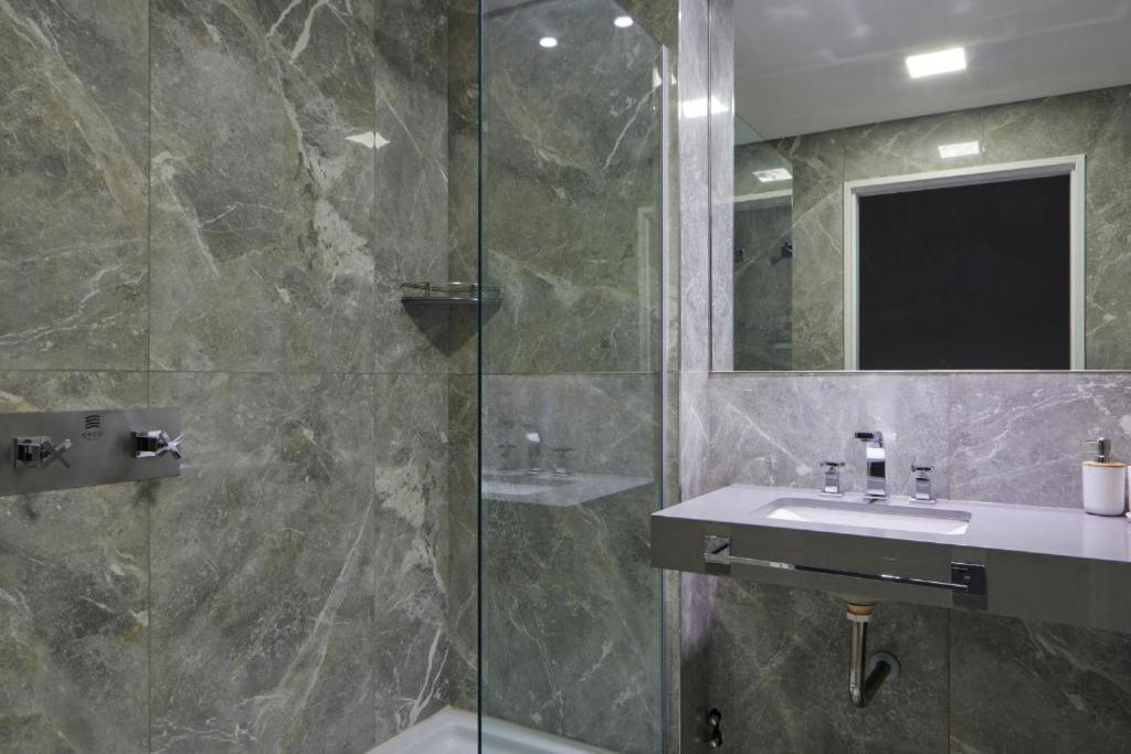 Apartment Luxury Armani Deco