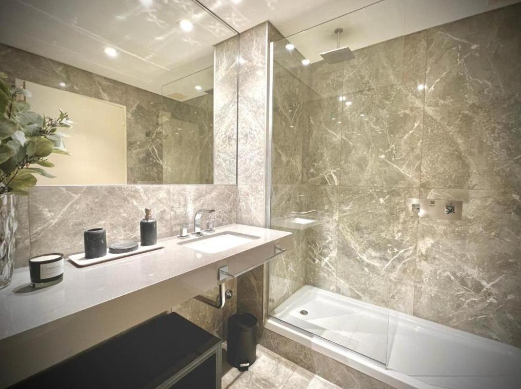Luxury Armani Deco Apartment *