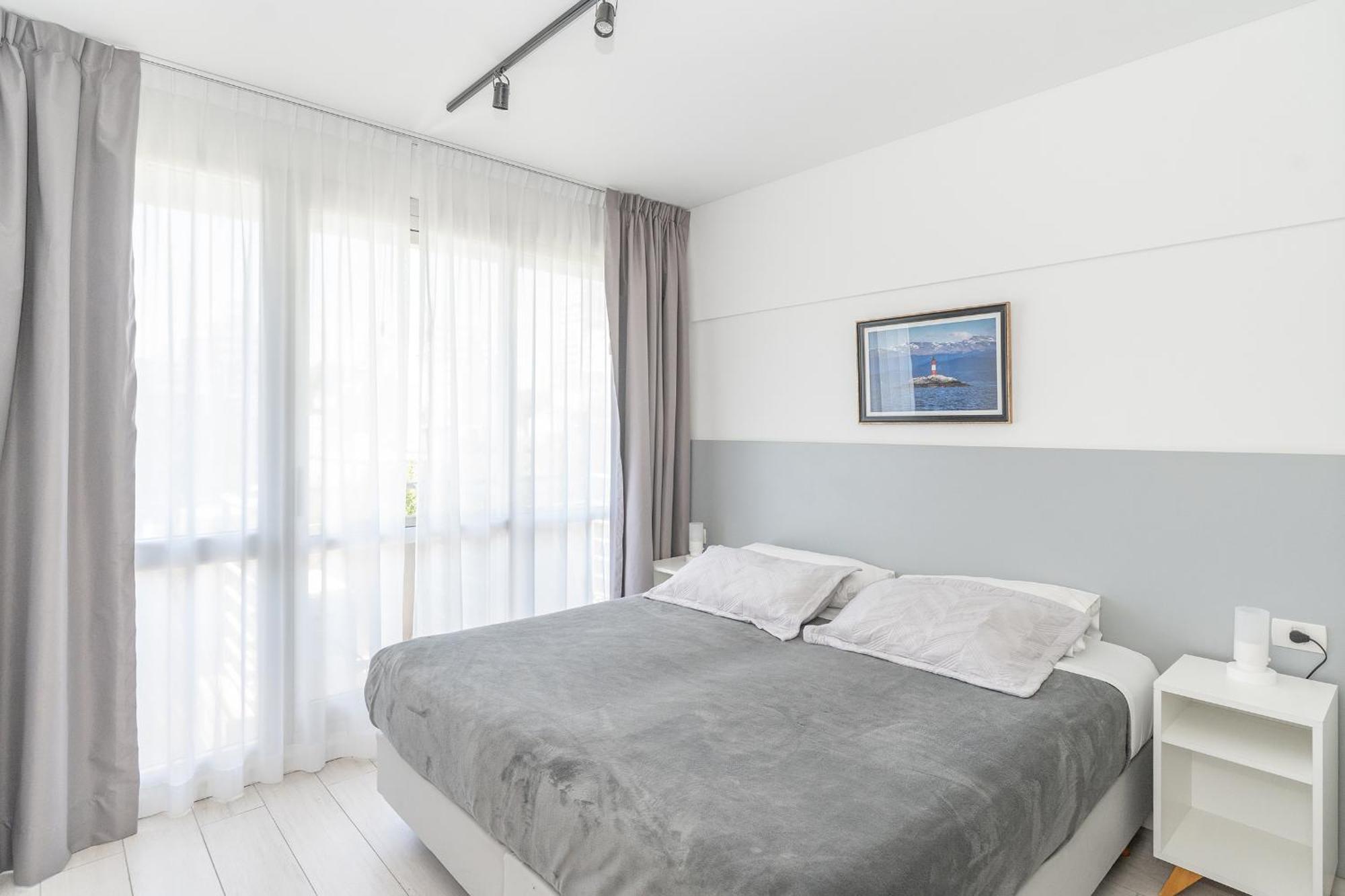 El Faro Aparthotel *