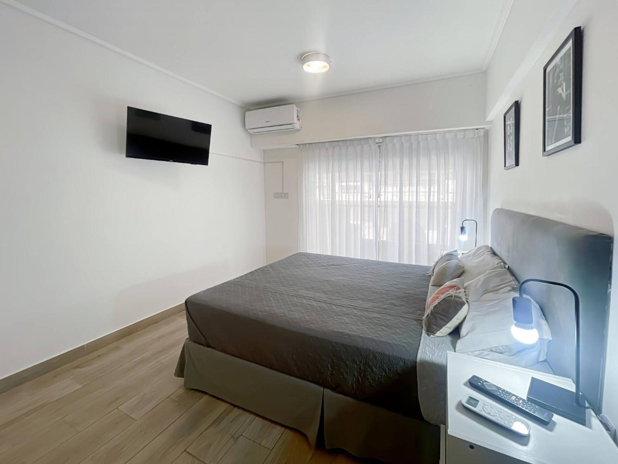 Modern With Amenities In The Heart Of The -u12 Apartment
