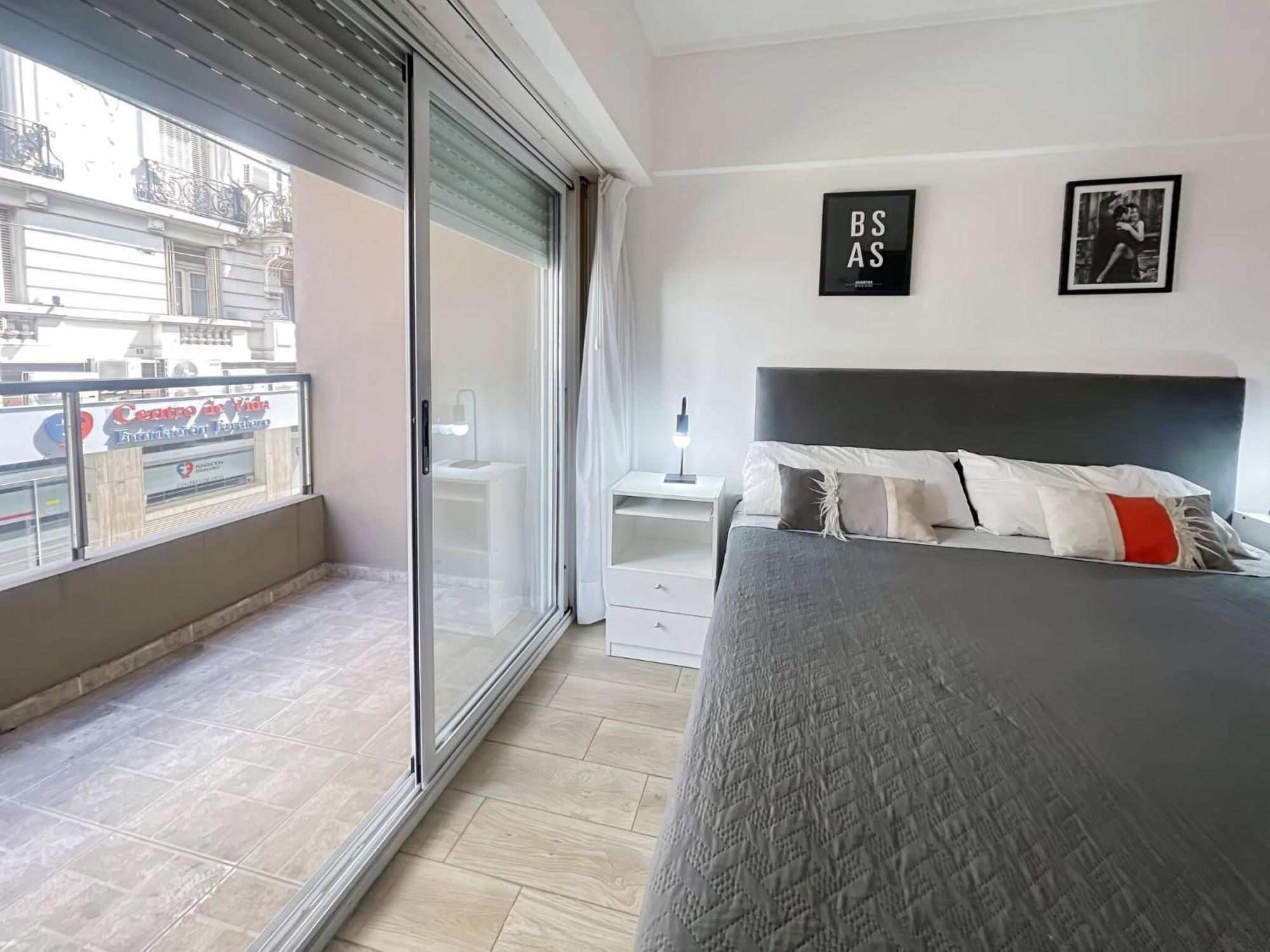 Modern With Amenities In The Heart Of The -u9 Apartment