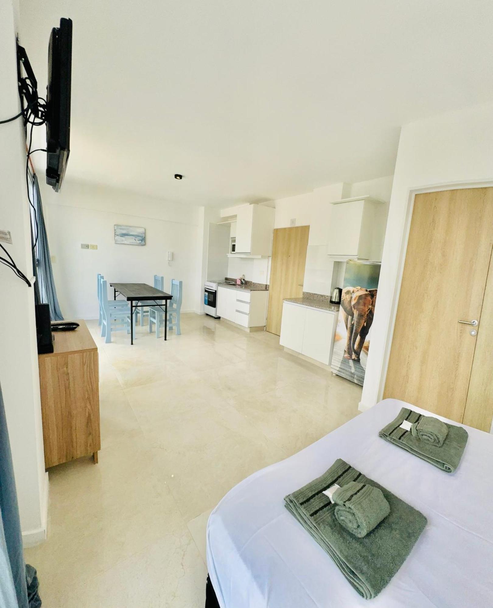 Apartment Cool Apts