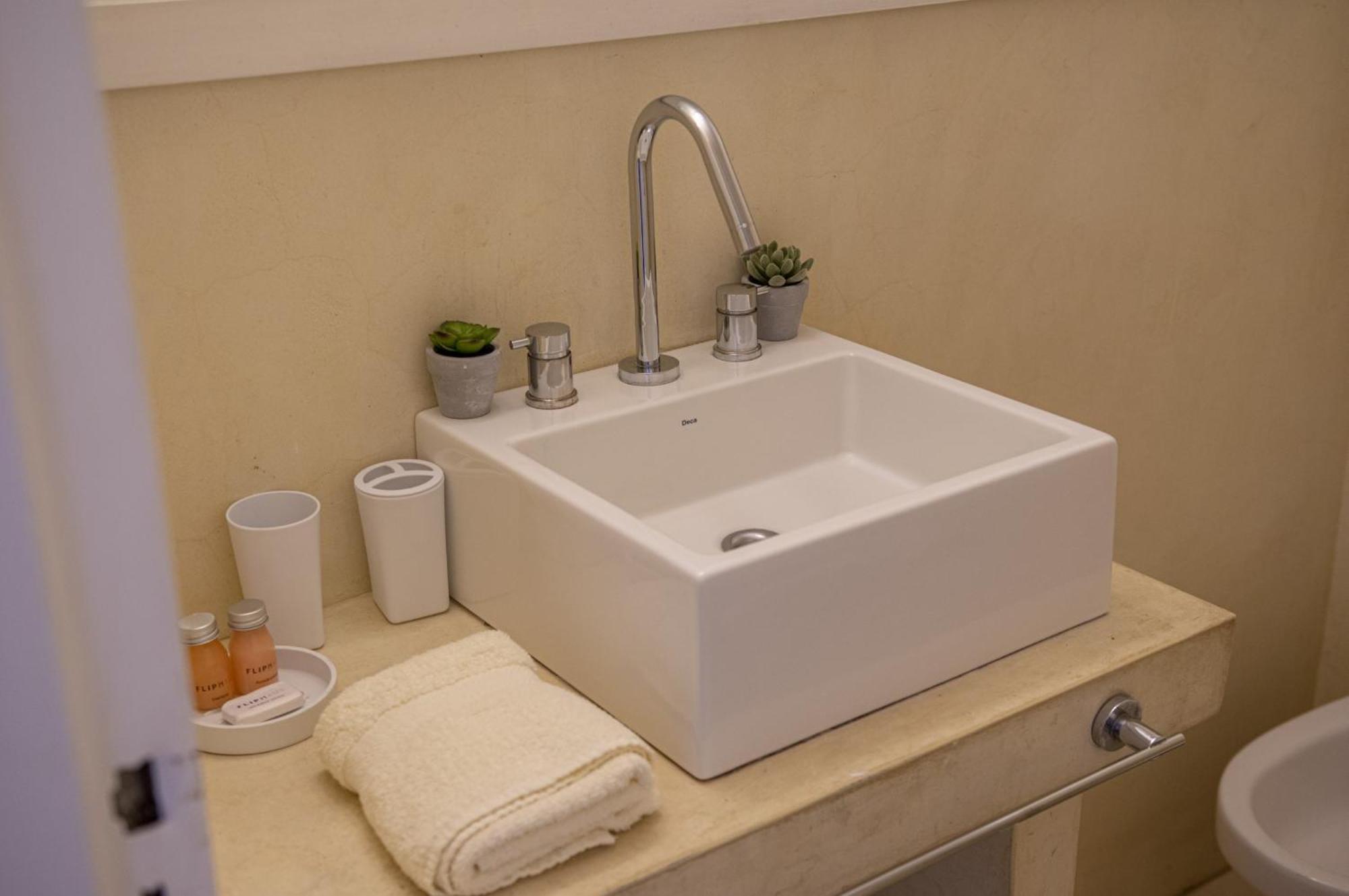 Fliphaus Junin 1347 - 2 Bd In Recoleta Mall *