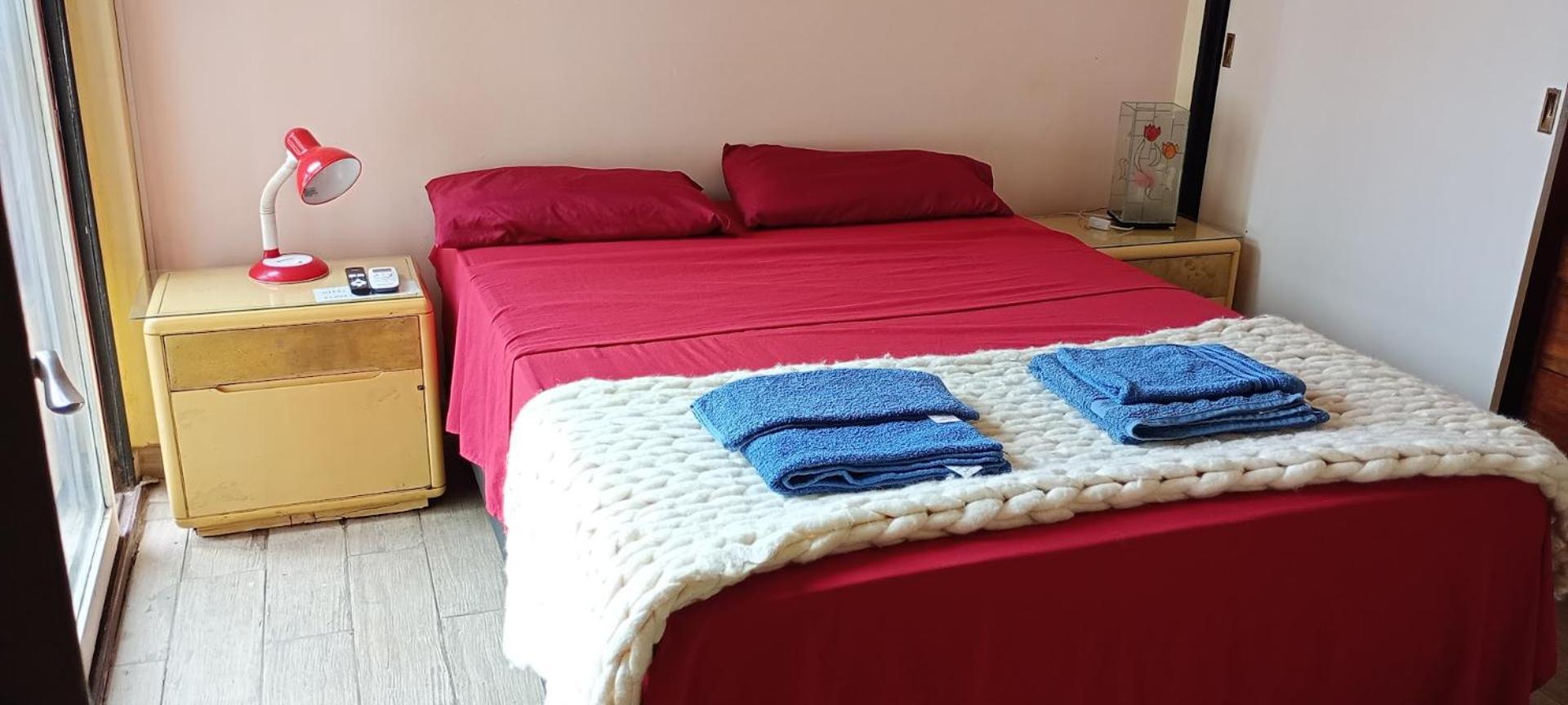 Apartamento El Leon , En La Boca Del Subte D Y En Plena Av Cabildo *