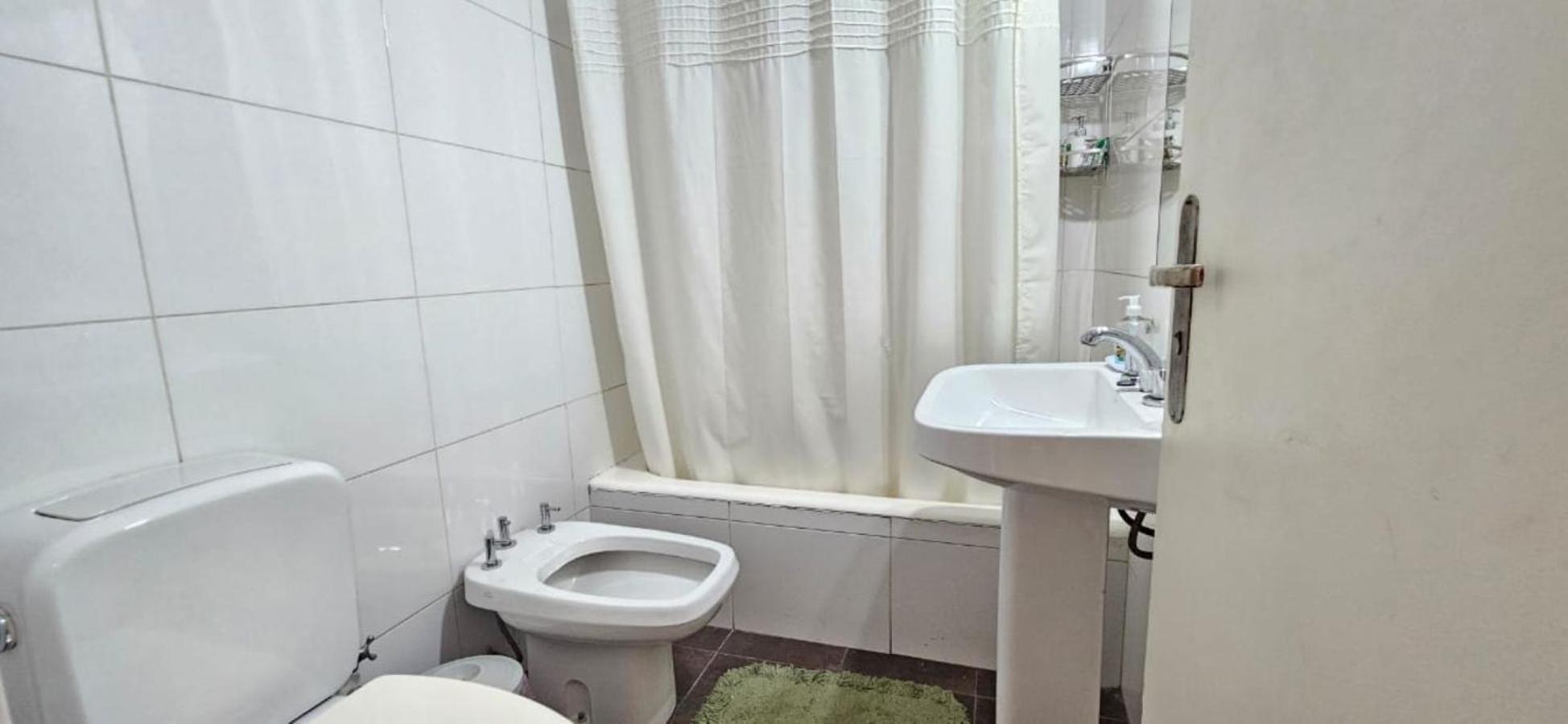 Apartment Downtown, Holiday And Shopping! Just A Few Meters From Florida Street, Buenos Aires