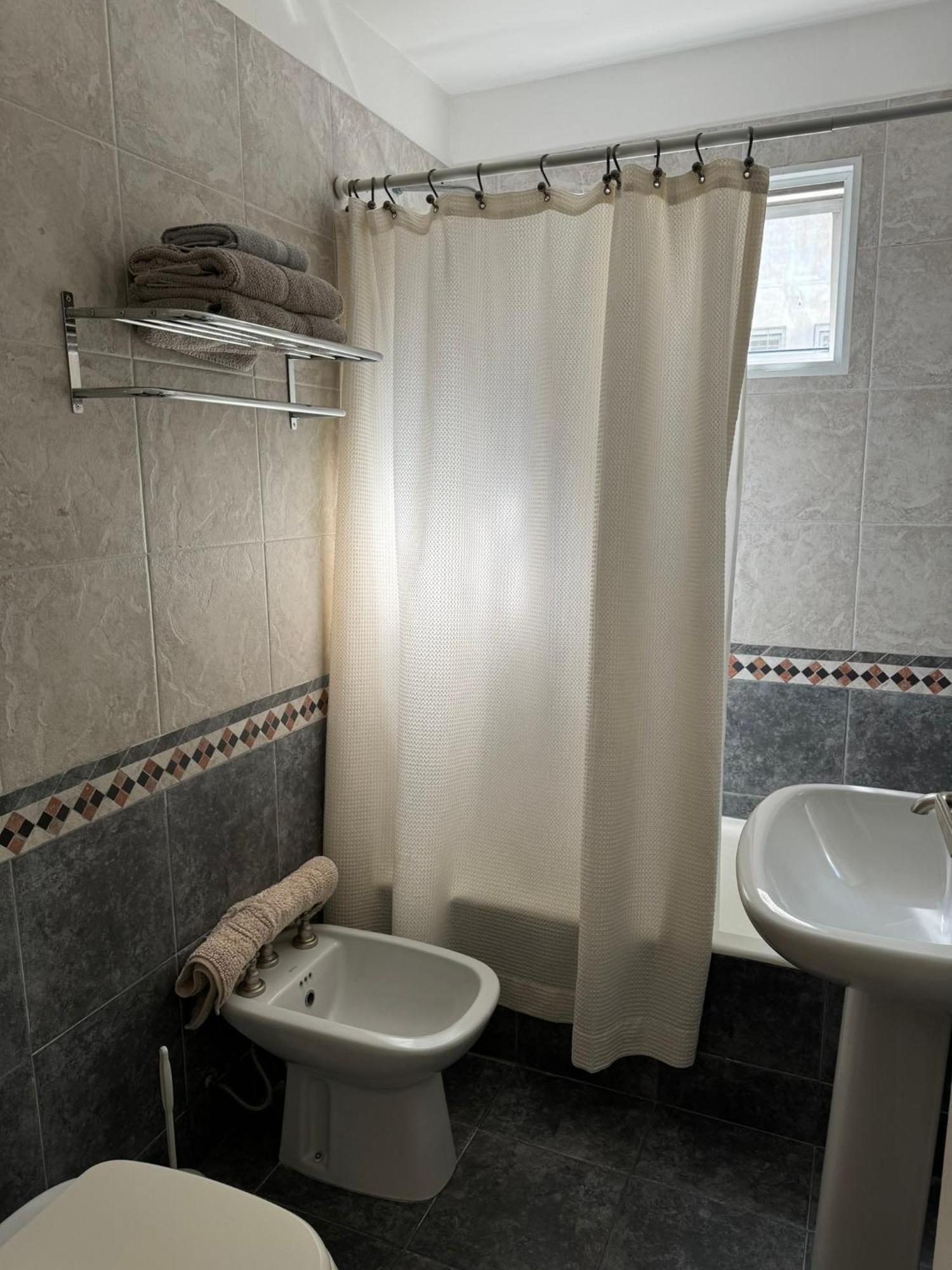 Dpto En Excelente Ubicacion, Muy Luminoso Y Comodo, A Media Cuadra Del Subte Apartment Buenos Aires