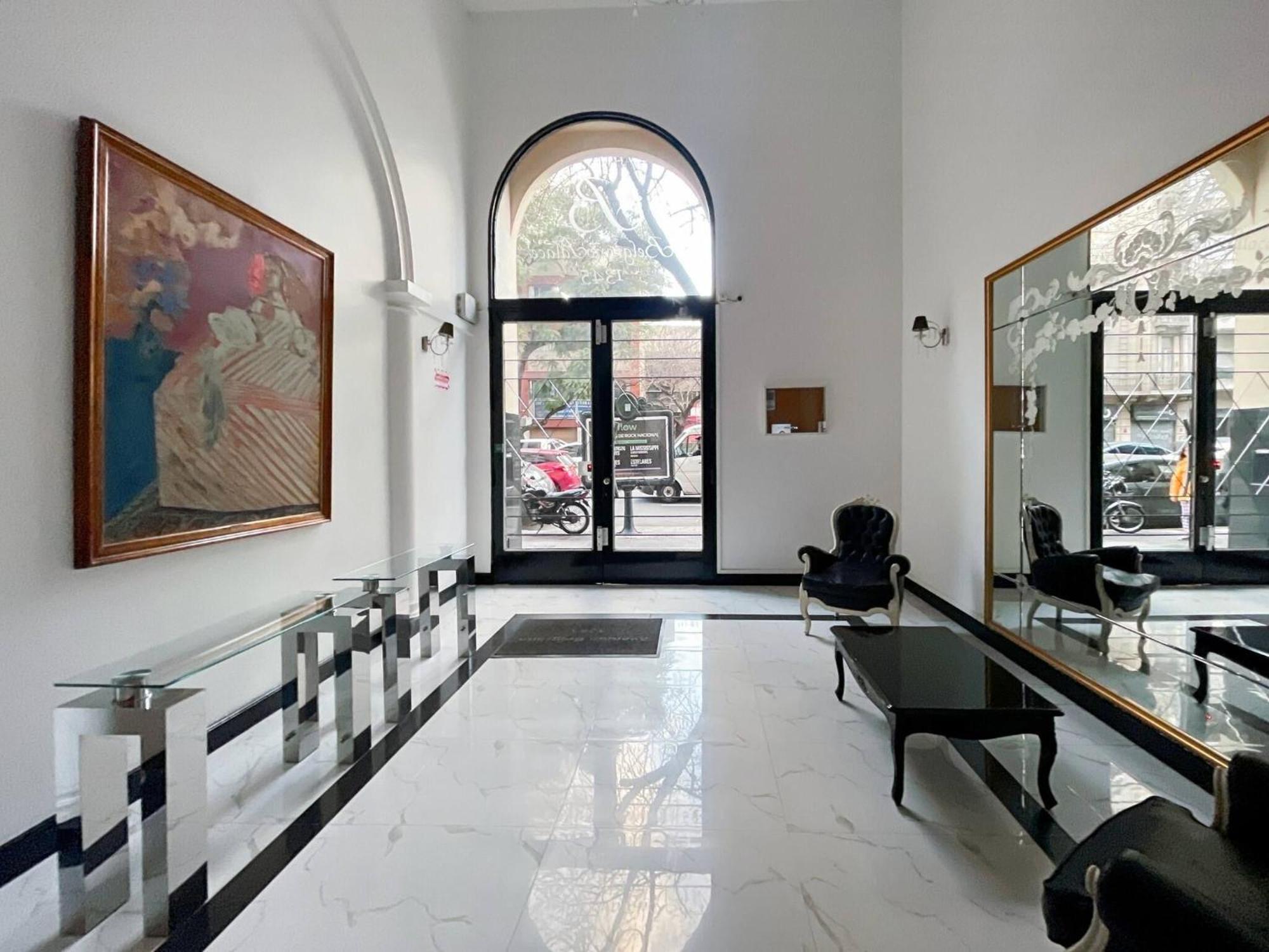 Comfort And Style Just Steps From Fundacion Favaloro Apartment *