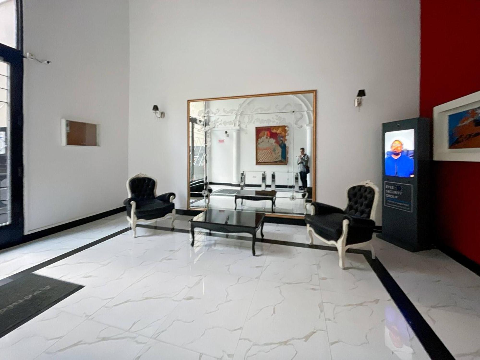 Comfort And Style Just Steps From Fundacion Favaloro Buenos Aires