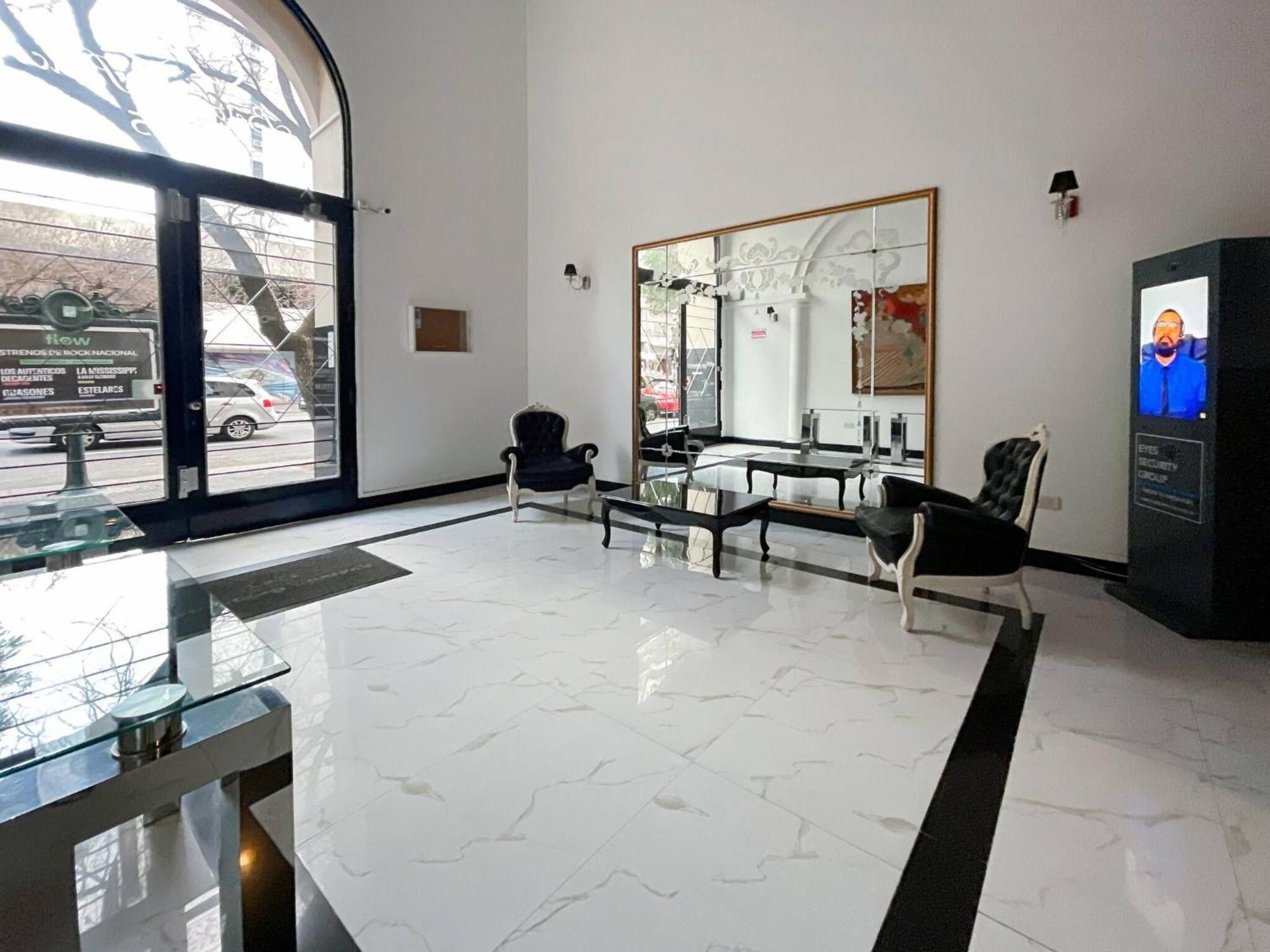 Comfort And Style Just Steps From Fundacion Favaloro Apartment *