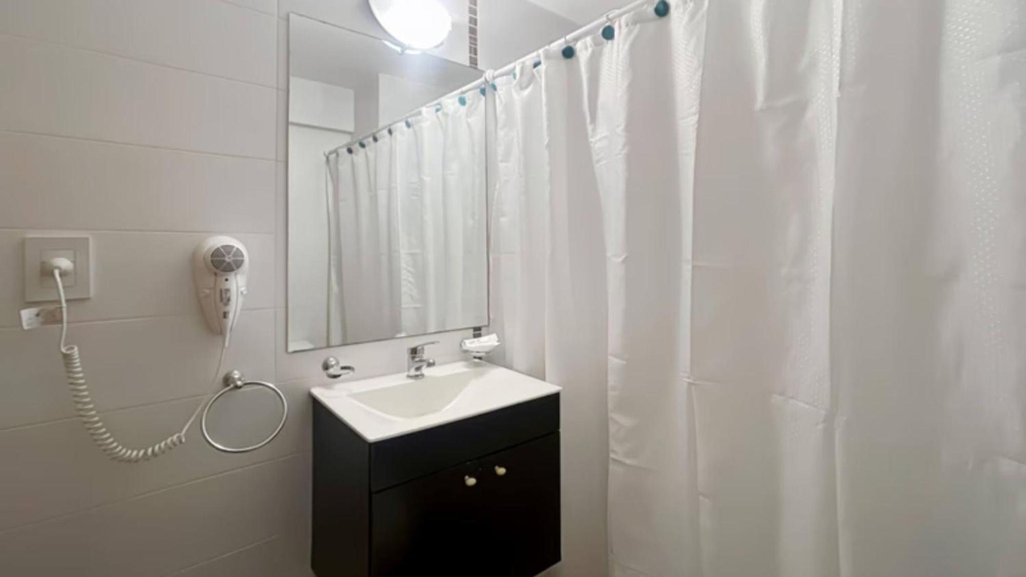 Modern With Amenities In The Heart Of The -u7