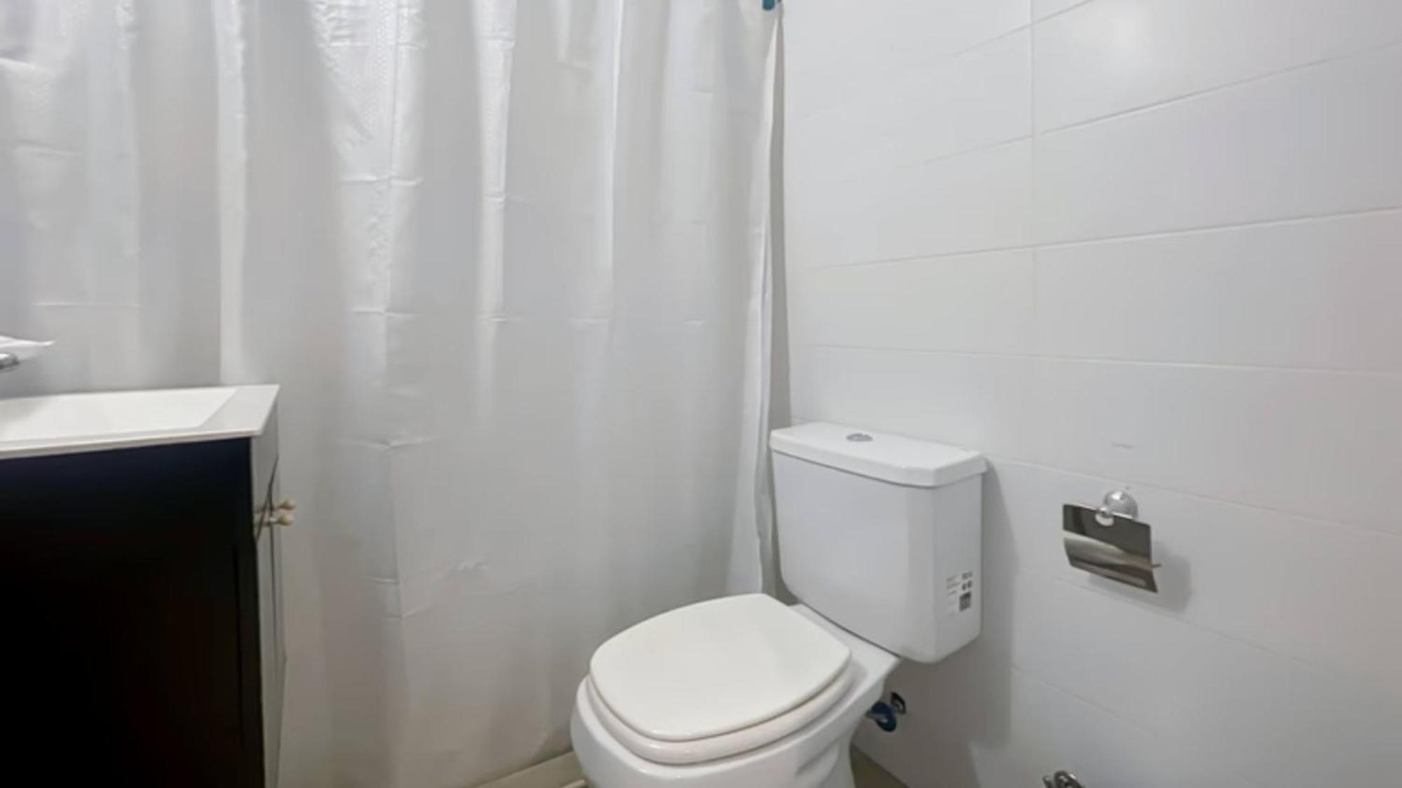Modern With Amenities In The Heart Of The -u9 Apartment