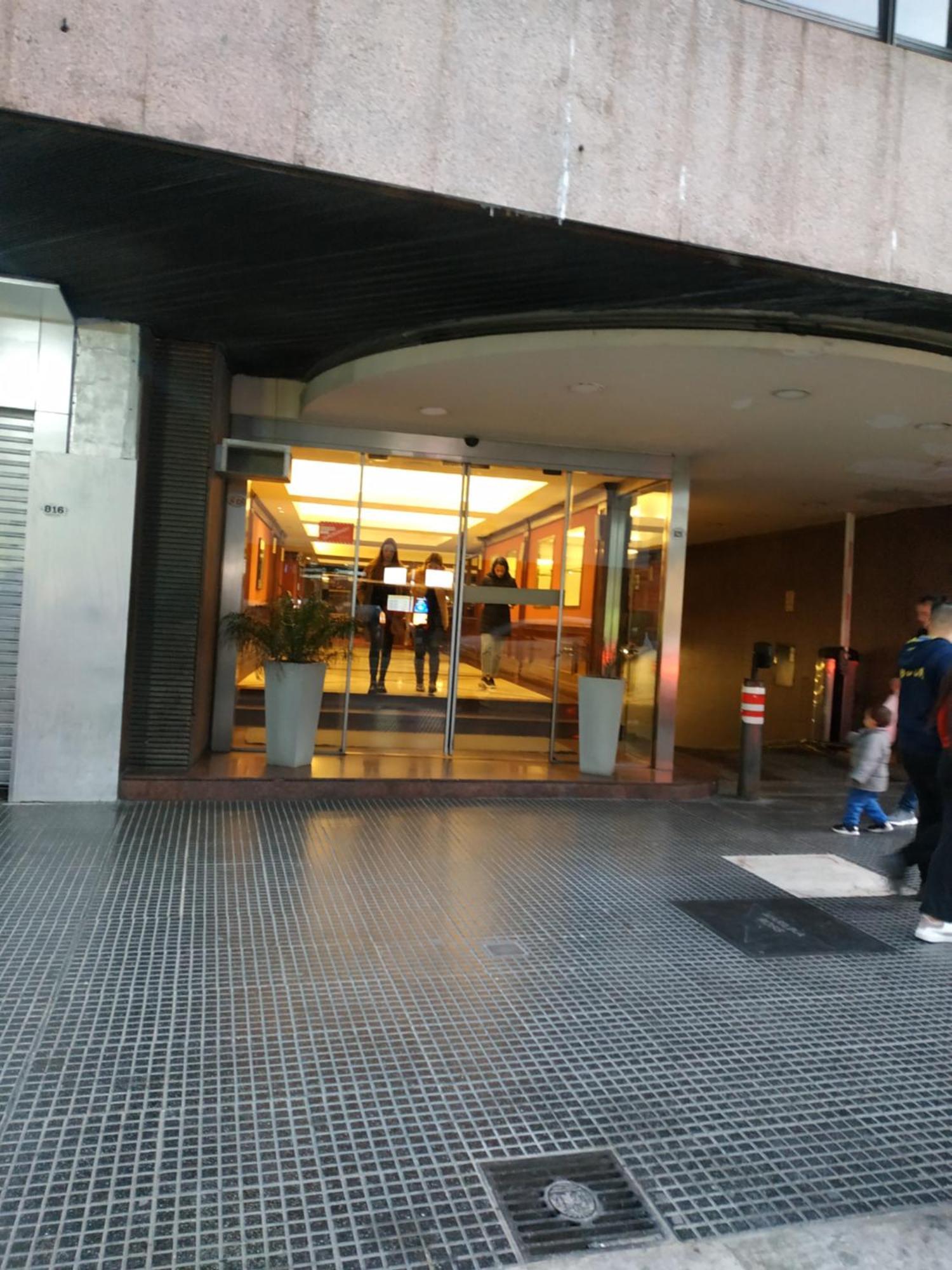 Departamento En Microcentro. Hermosa Vista De La Ciudad Y El Rio *