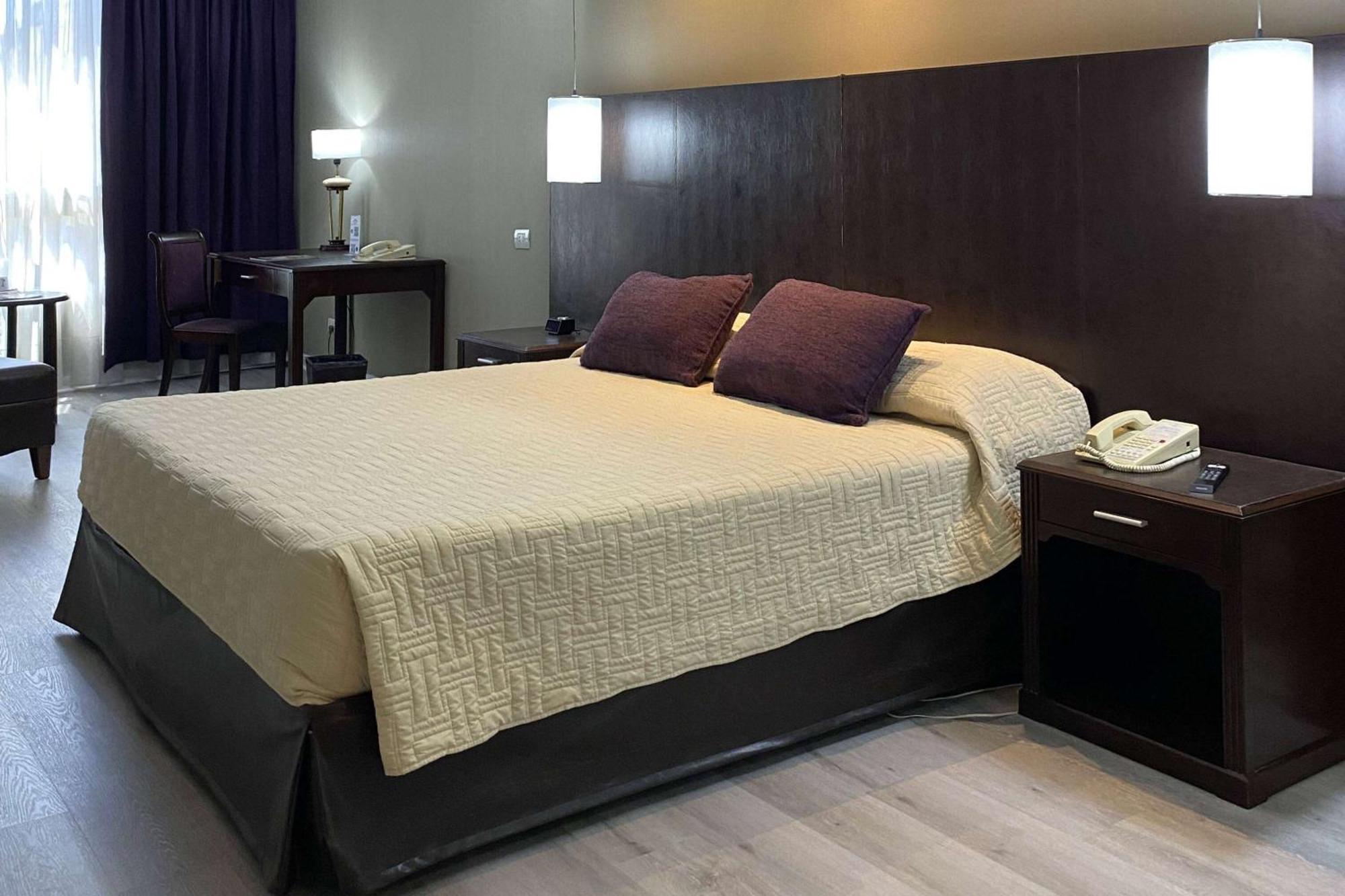 Hotel Howard Johnson Plaza By Wyndham Florida Street