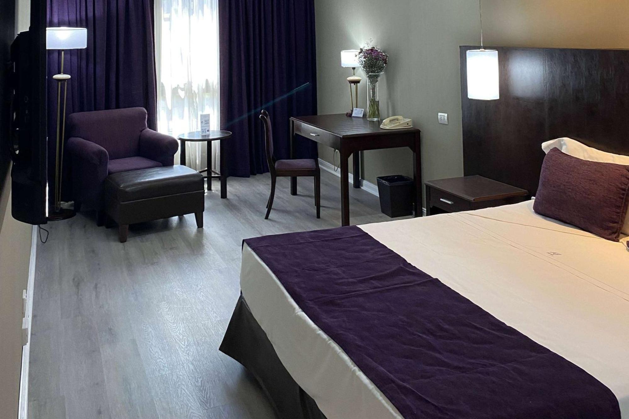 Howard Johnson Plaza By Wyndham Florida Street Hotel 4*