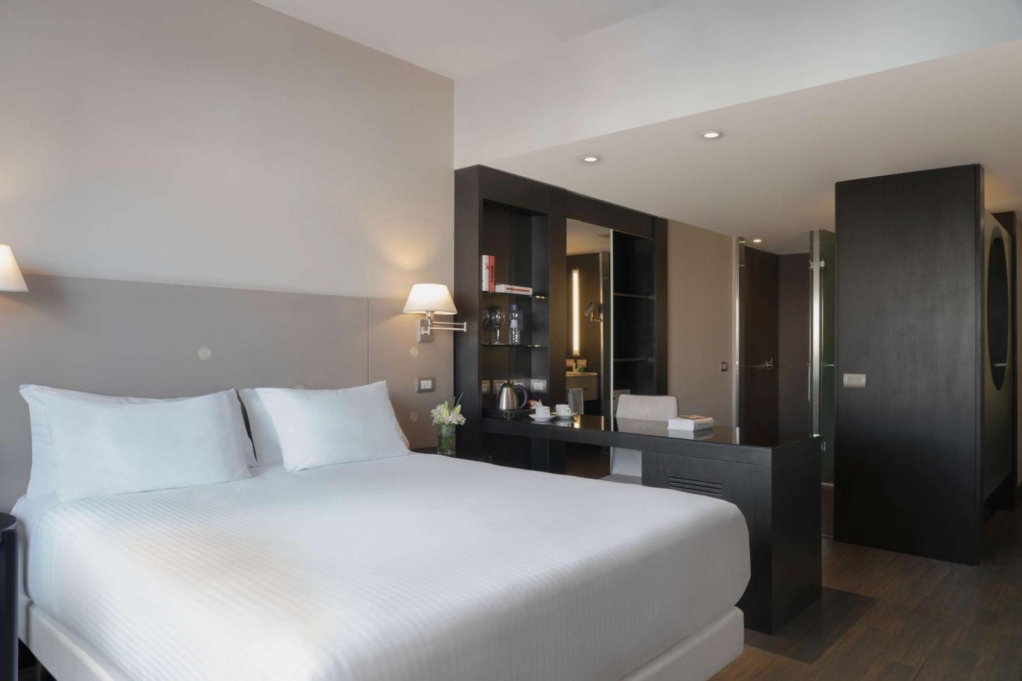 Nh 9 De Julio Hotel