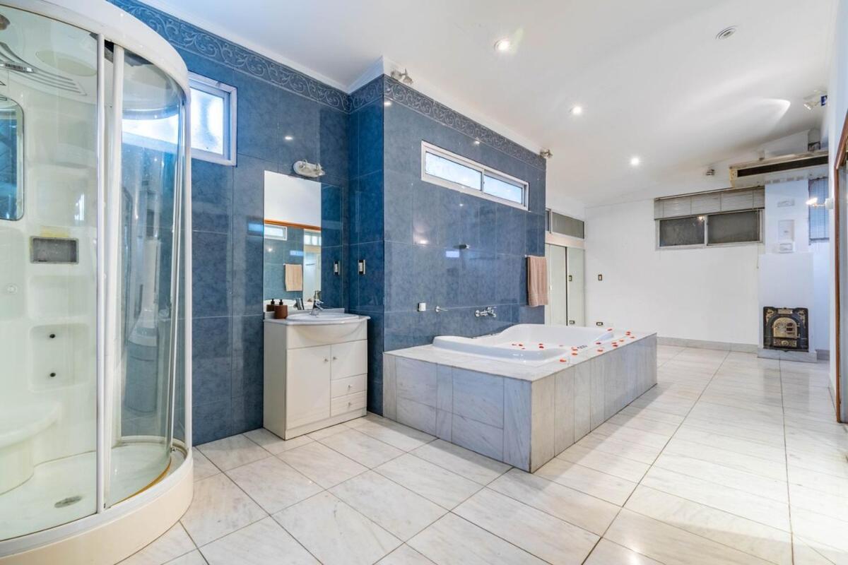Luxury Mansion In Recoleta - Jacuzzi - Sauna - 40 People Villa Buenos Aires