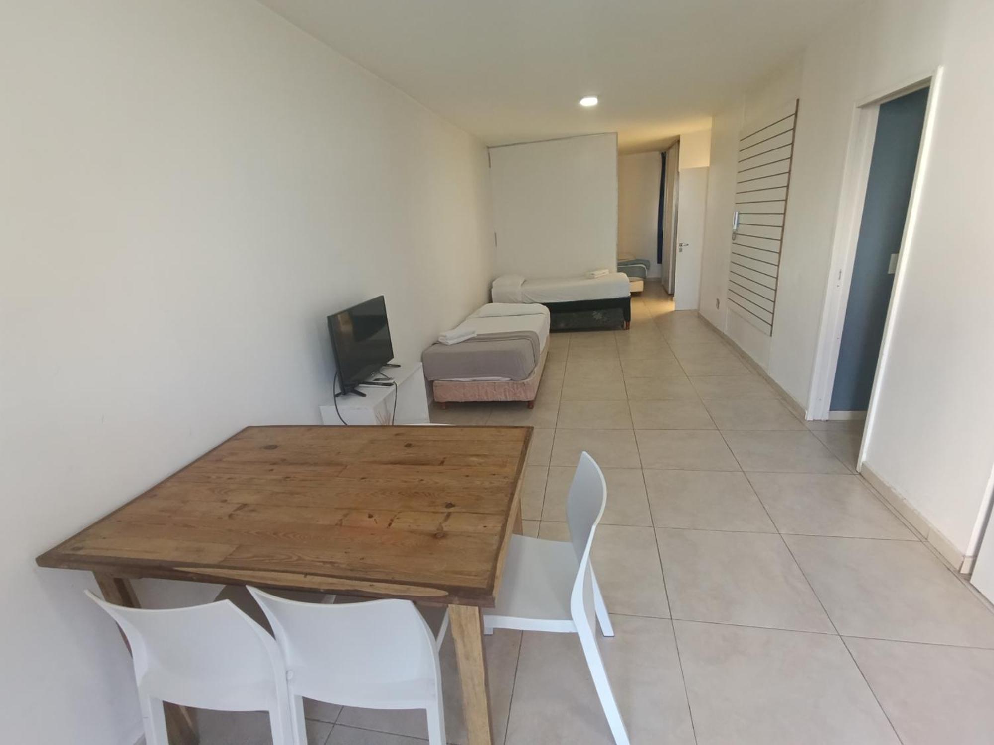 Plaza Apartment *