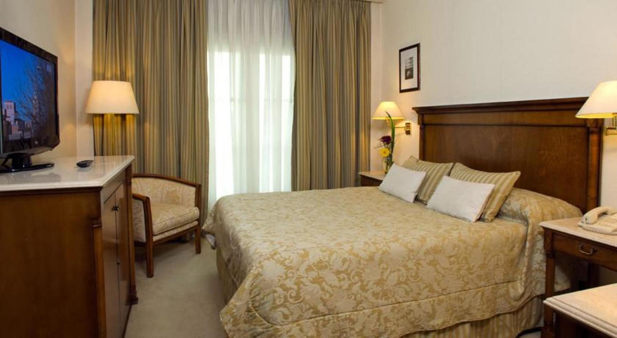 Hotel Howard Johnson 9 De Julio Avenue