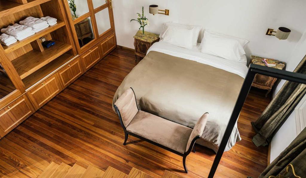 Deluxe In French Style Building Apartment