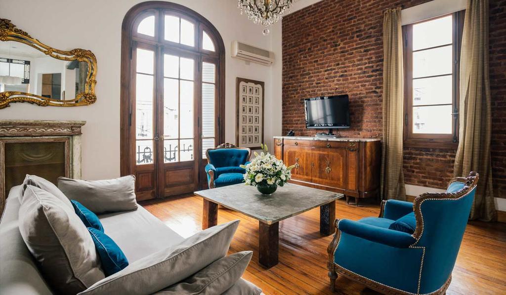 Deluxe In French Style Building Apartment