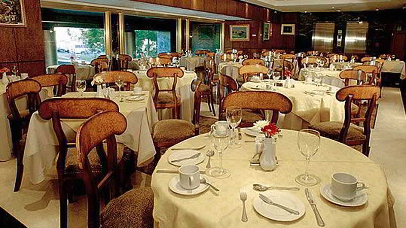 Hotel Howard Johnson 9 De Julio Avenue 4*