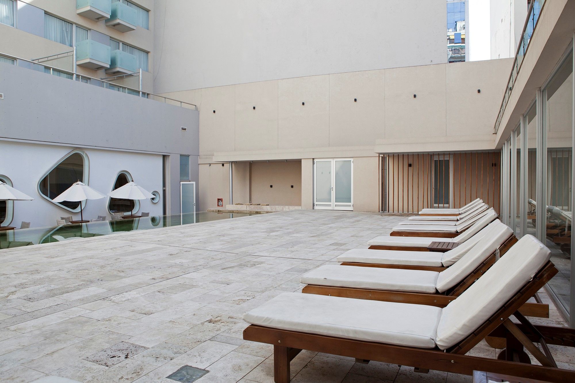 Dazzler By Wyndham Recoleta Hotel