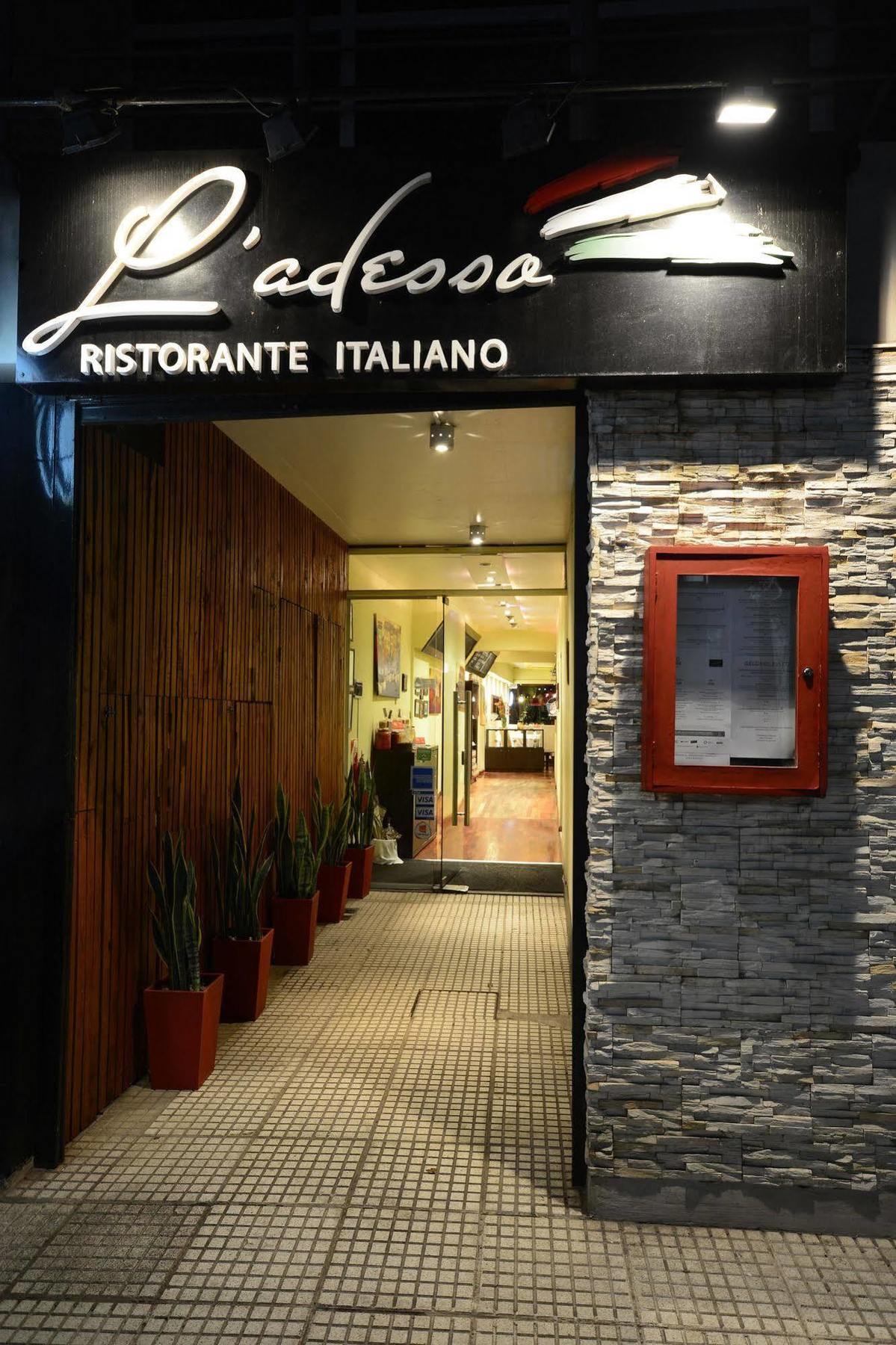 Feel Hotel 3*